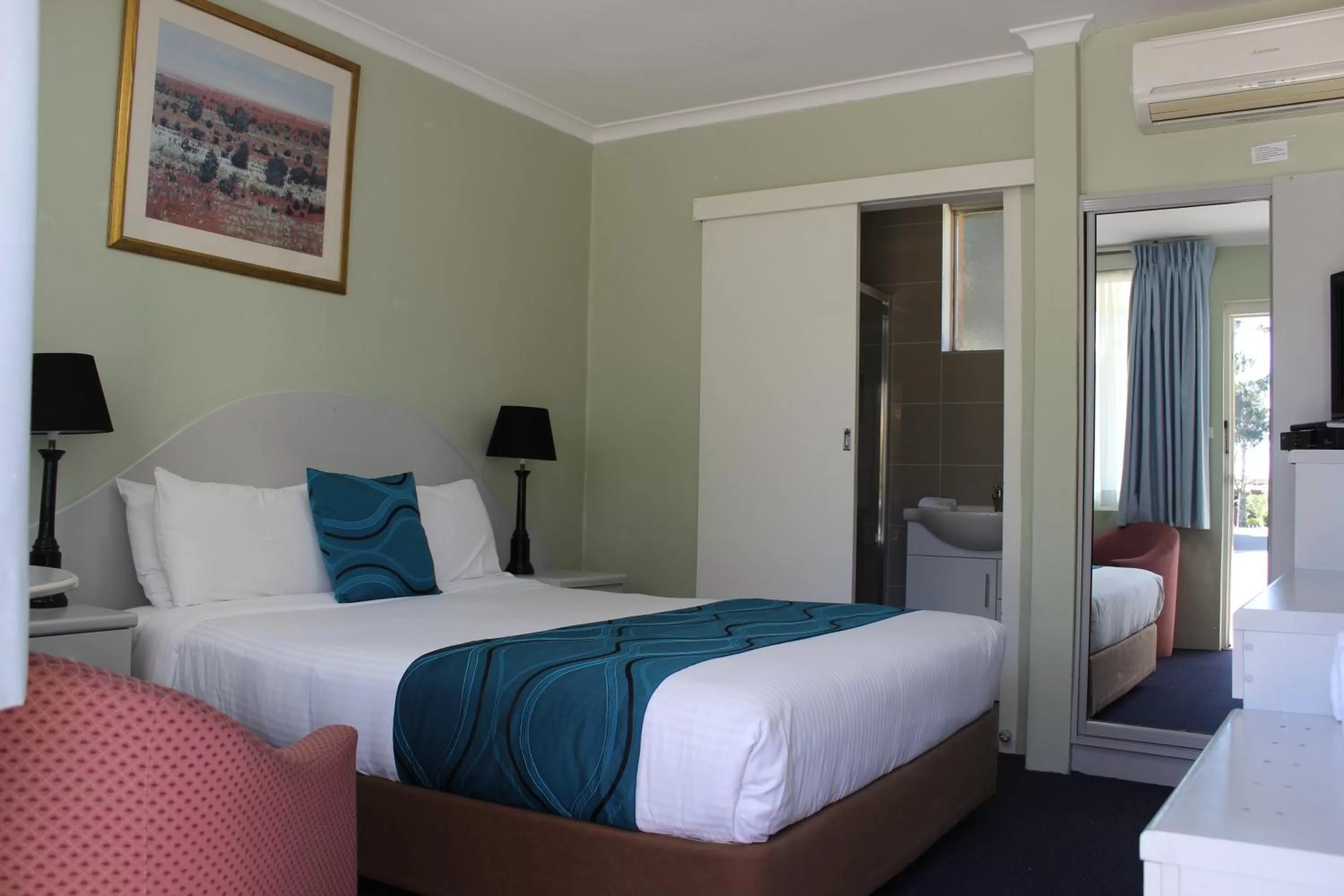 Deluxe Double Room in High Mountains Motor Inn