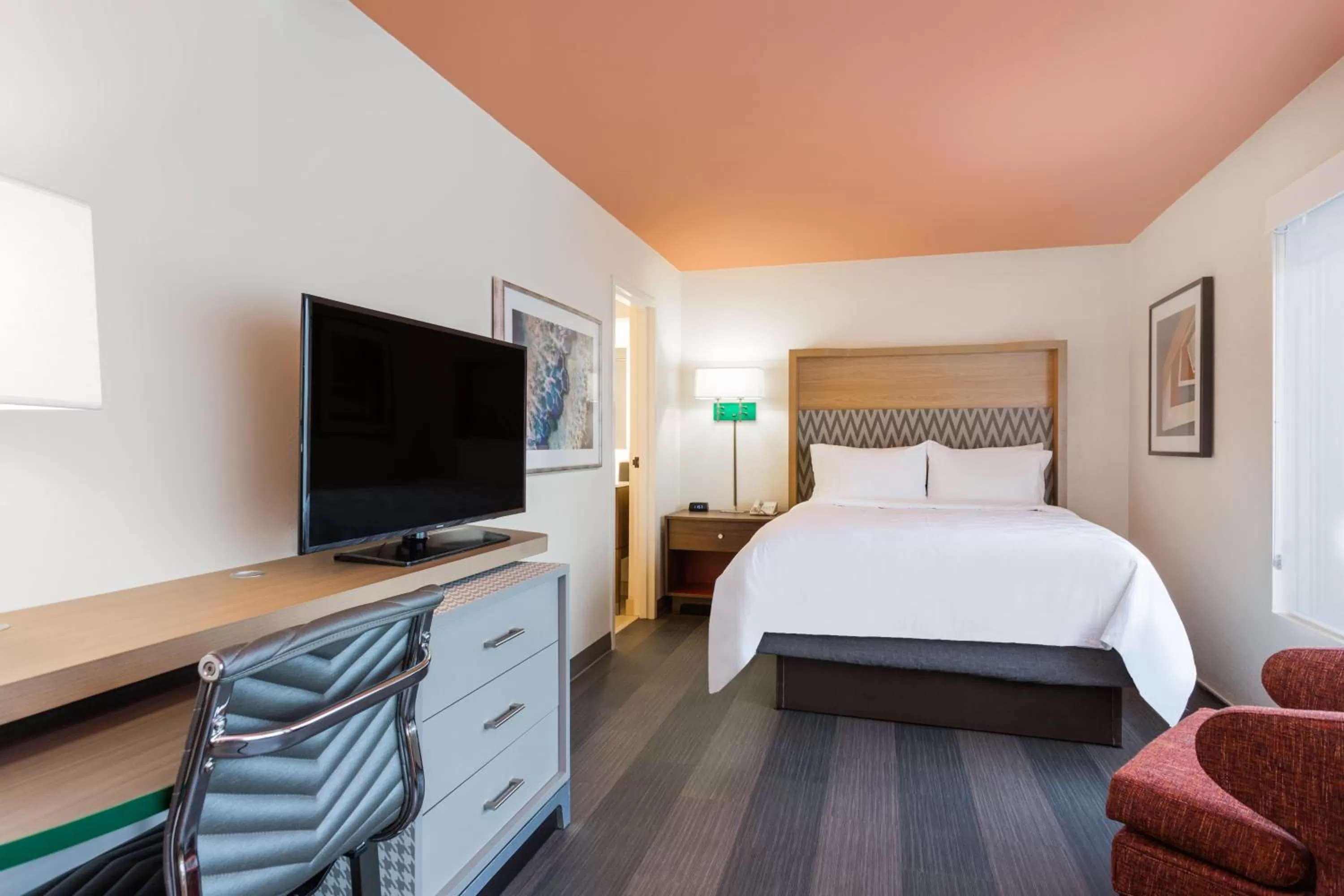 Standard Queen Room in Holiday Inn Timonium by IHG