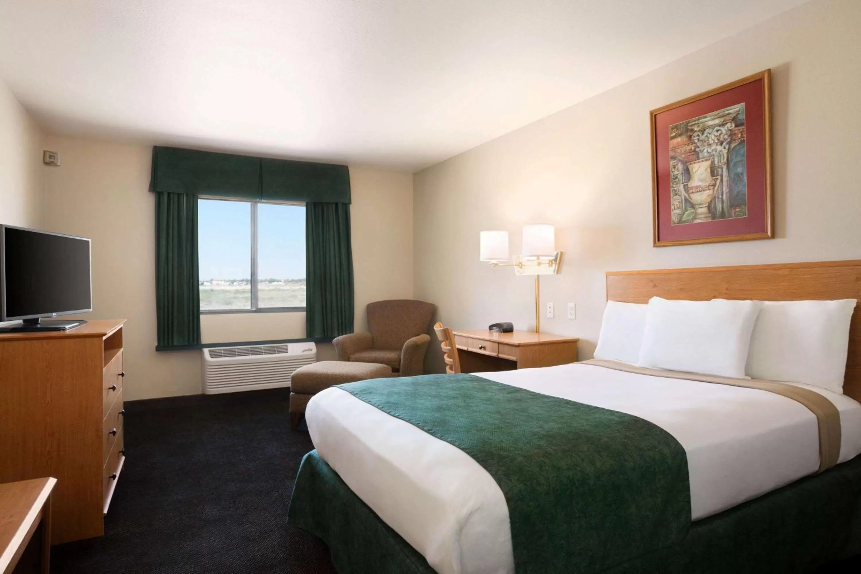 Deluxe Queen Room - Mobility Access/Non-Smoking in Travelodge by Wyndham Pecos