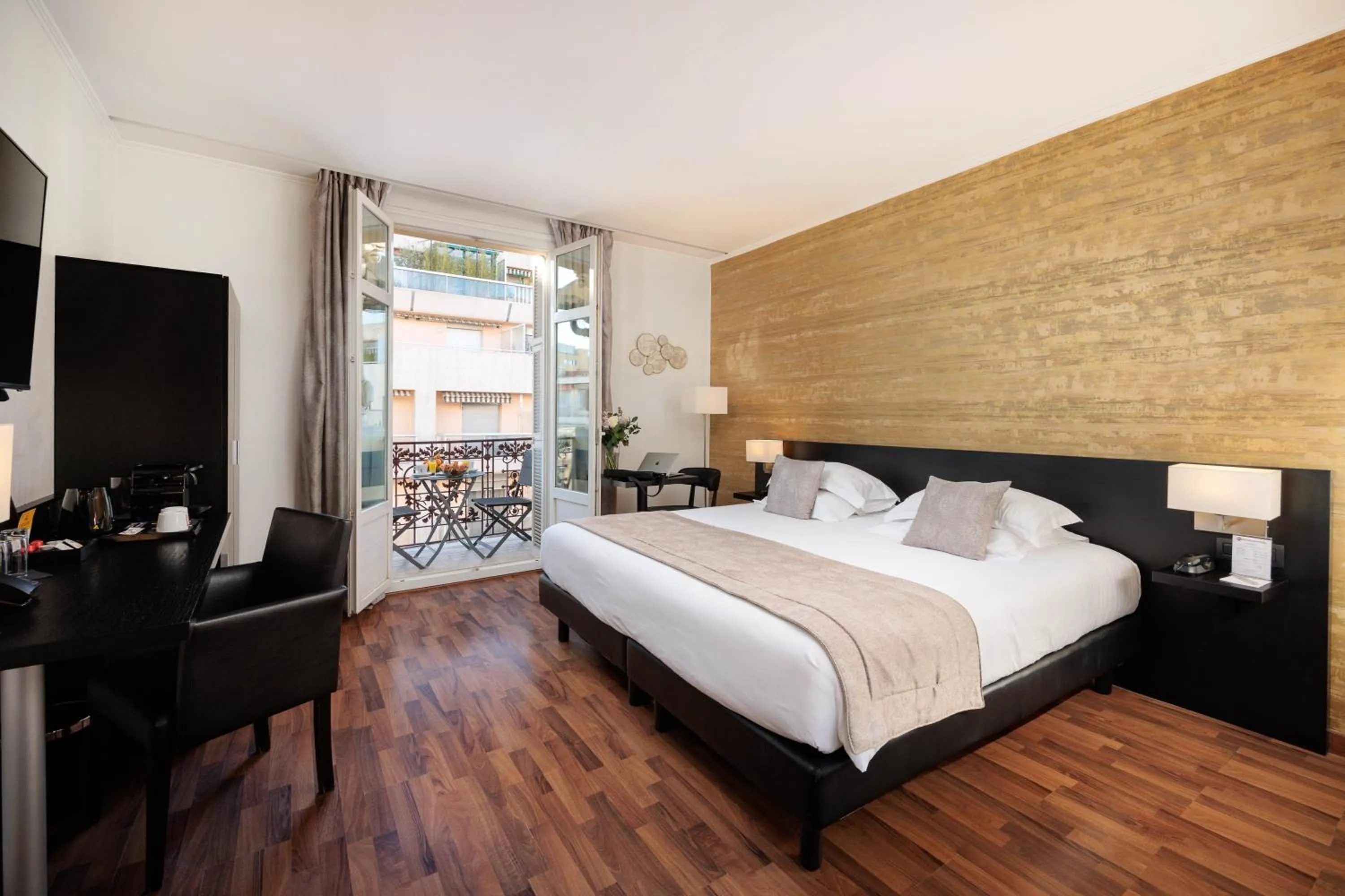 Deluxe King Room with Balcony in Best Western Plus Hôtel Massena Nice