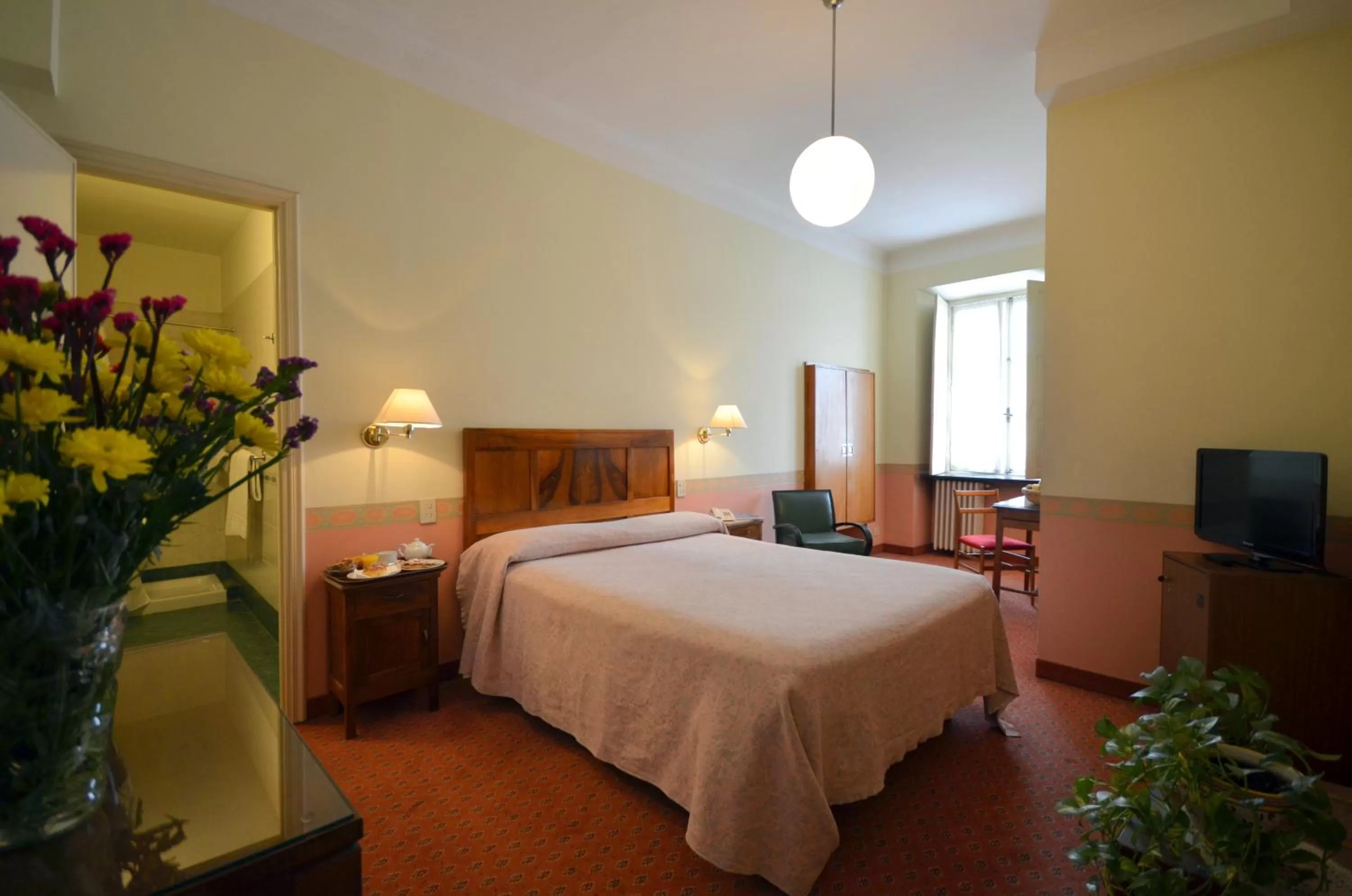 Basic Double or Twin Room in Hotel Roma e Rocca Cavour