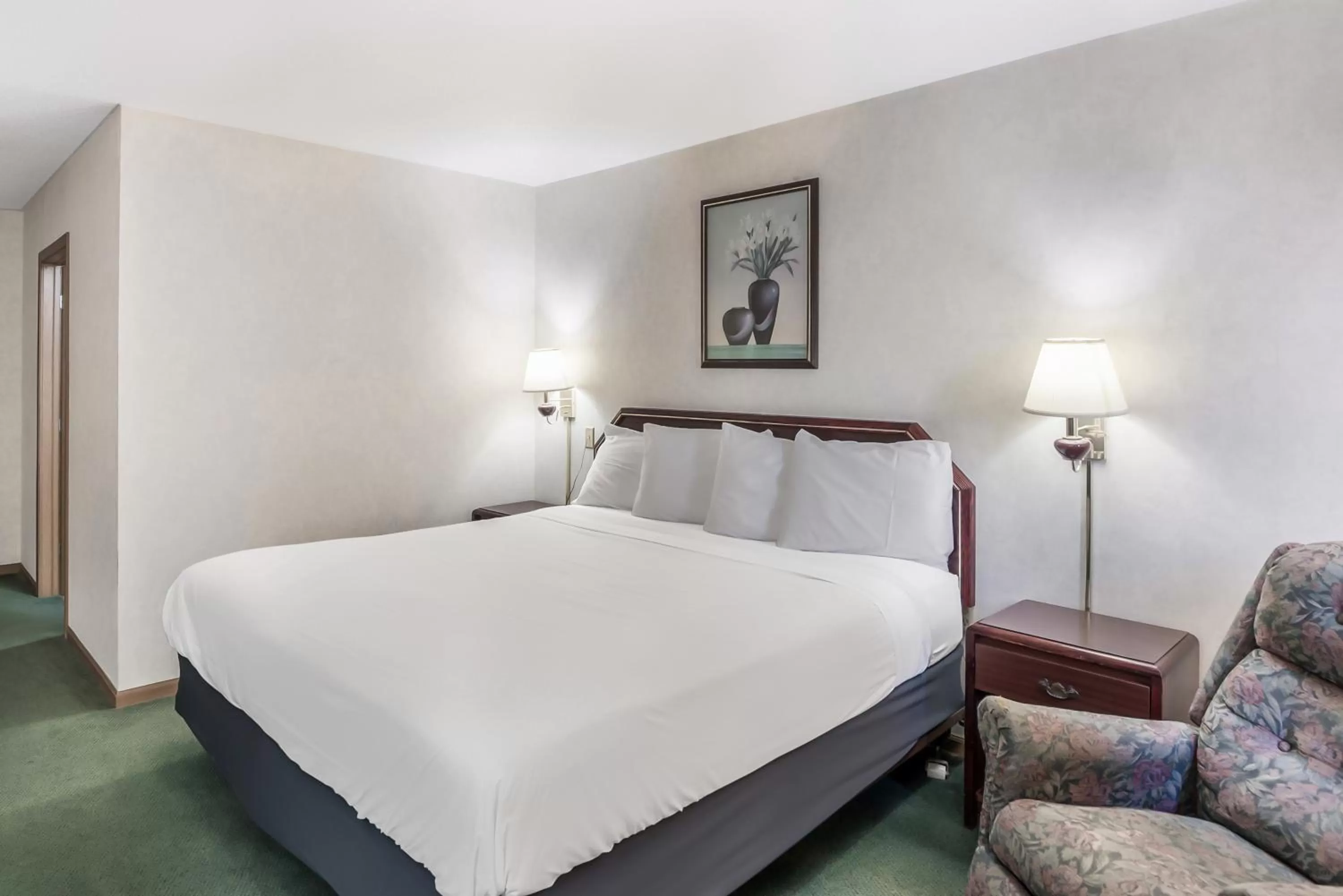 Standard King Room in Americas Best Value Inn-Wenona