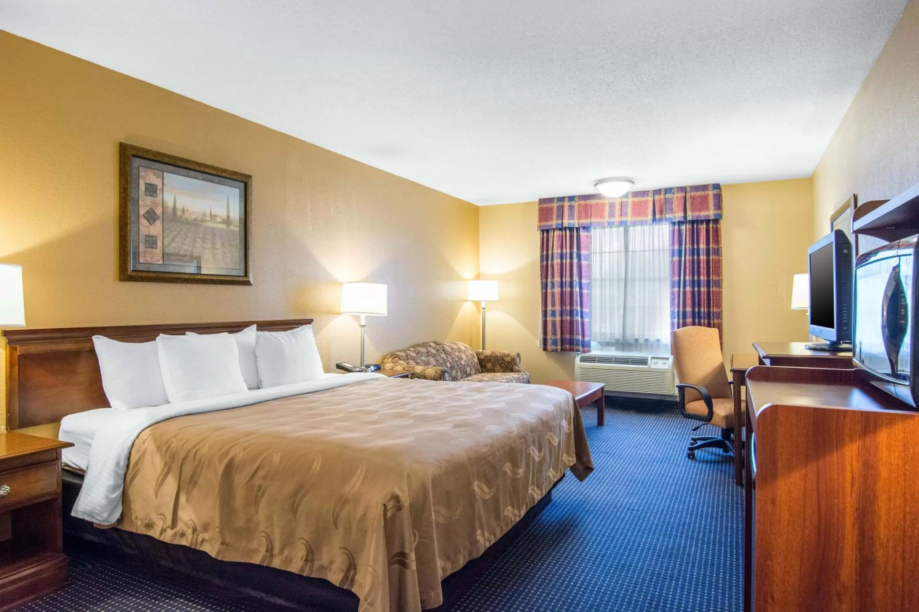 Queen Room with Two Queen Beds - Non-Smoking in Quality Inn Arkadelphia - University Area