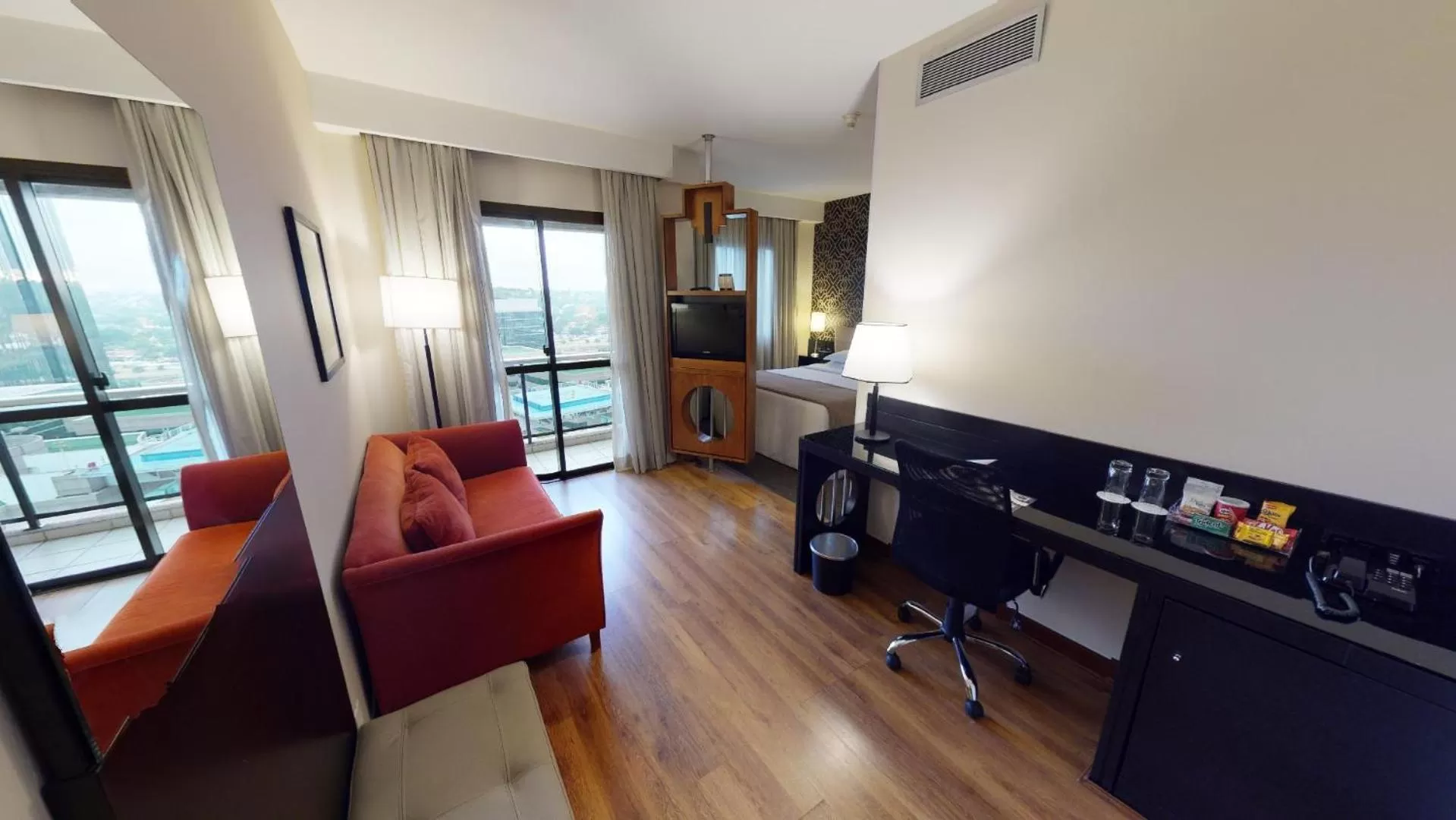 Queen Suite - single occupancy in Estanplaza Funchal Faria Lima