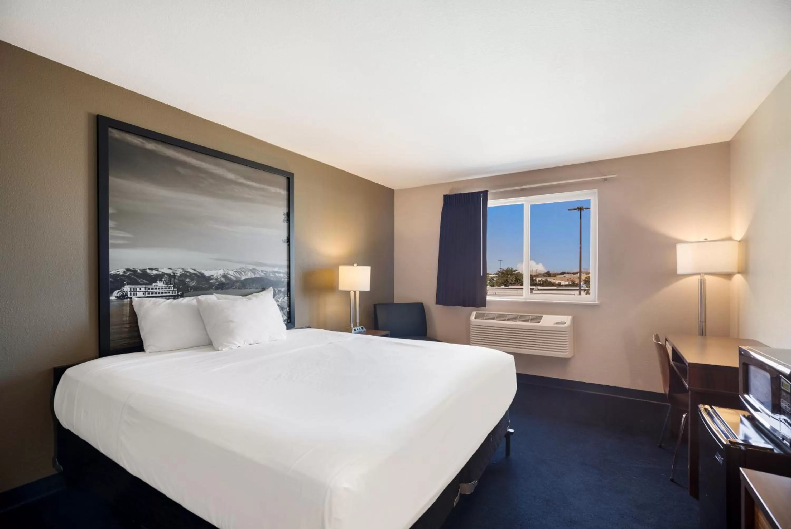 King Room - Smoking  in Americas Best Value Inn Sparks