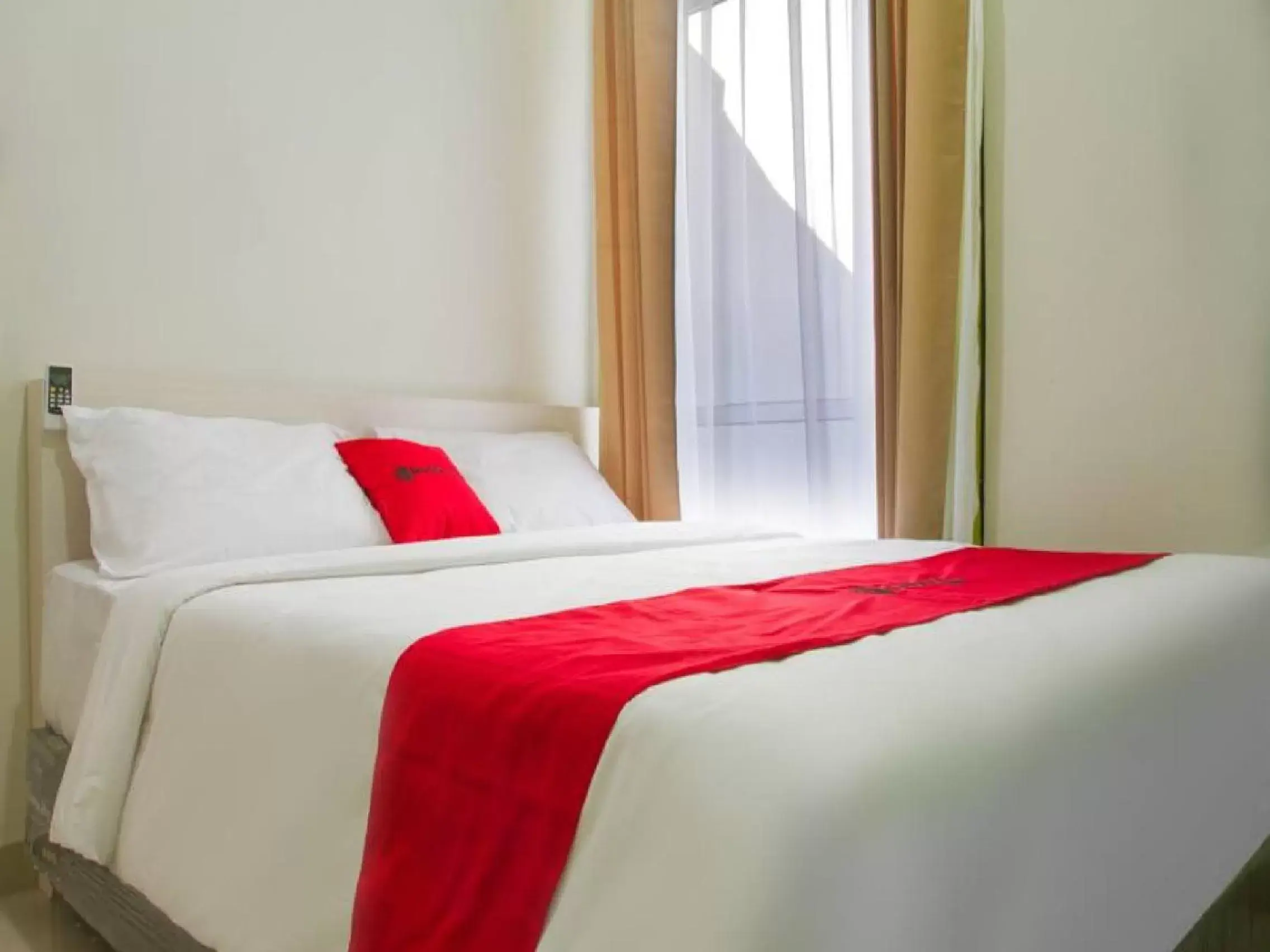 RedDoorz near Pasar Baru Bandung RedDoorz near Pasar Baru Bandung