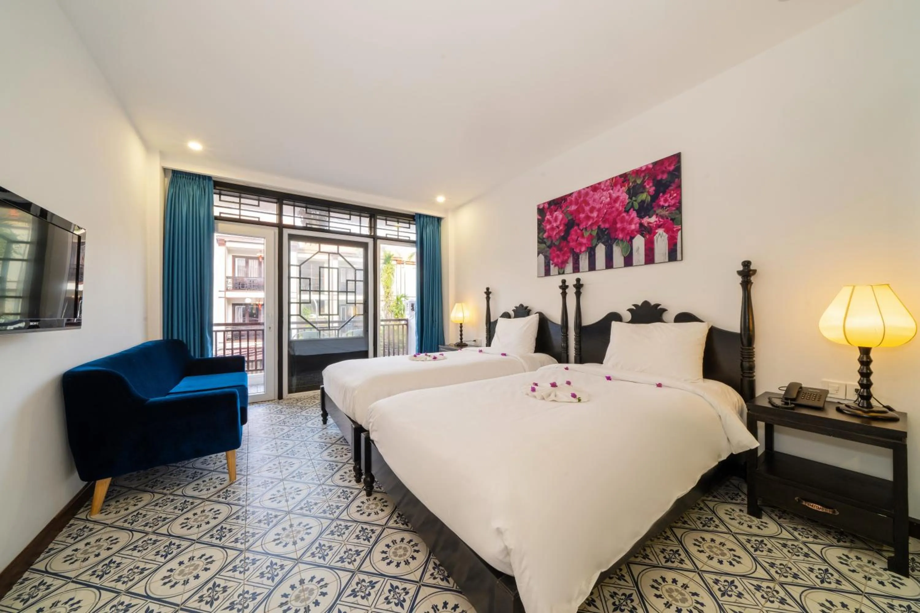 Deluxe Twin Room with Balcony in Thanh Binh Central Hotel