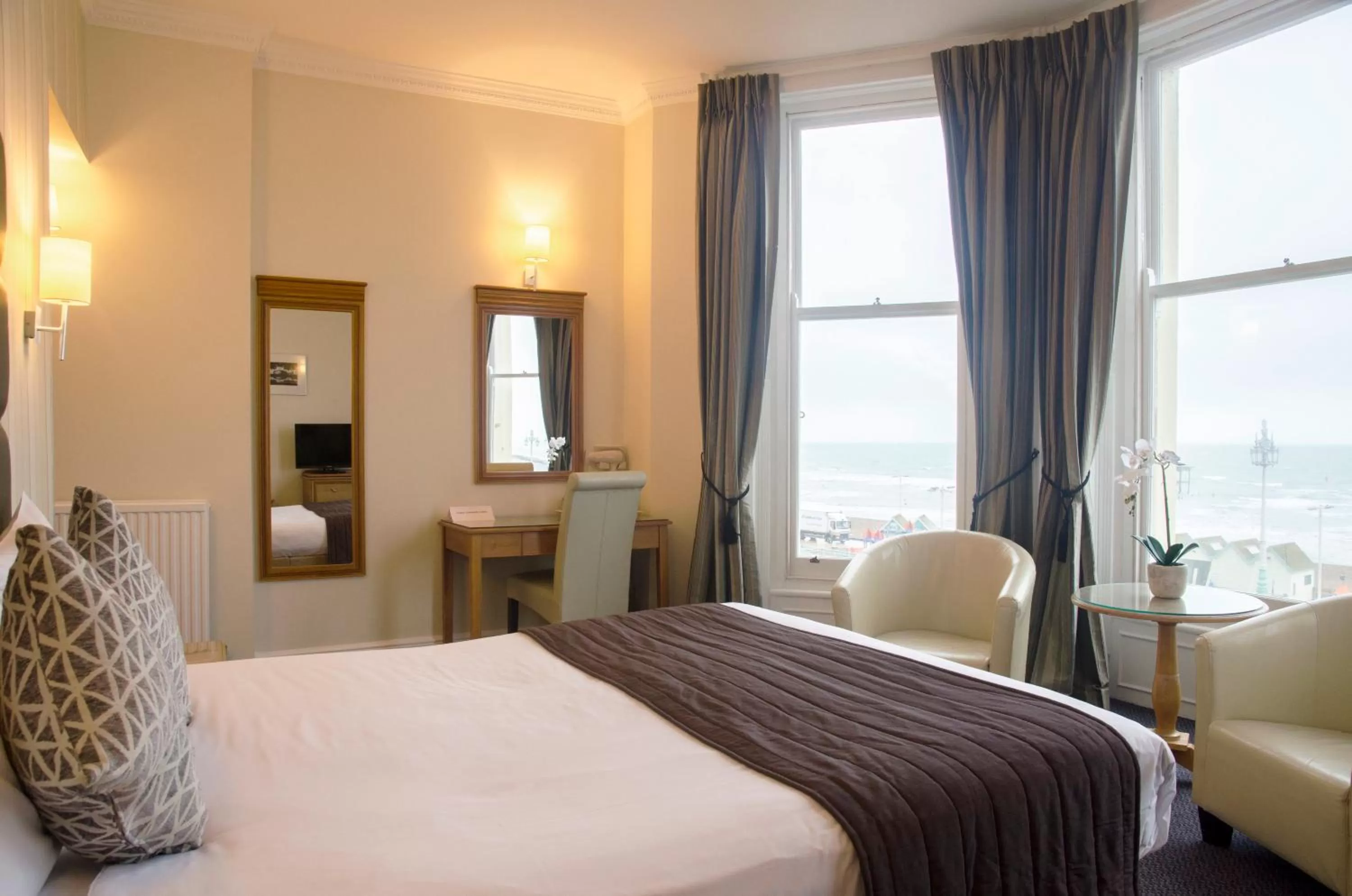Double Room with Sea View in Kings Hotel