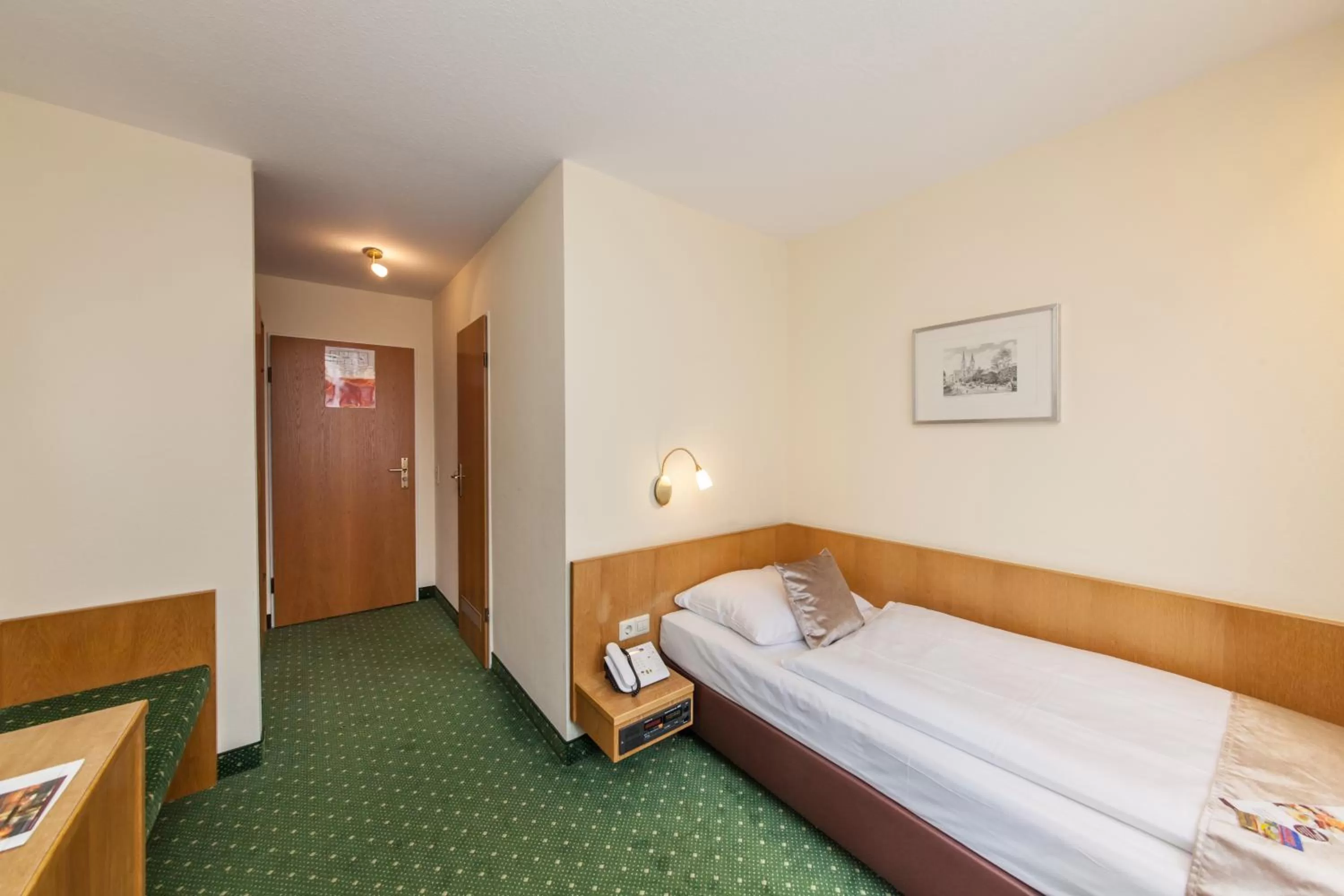 Economy Single Room in Hotel Strohgäu