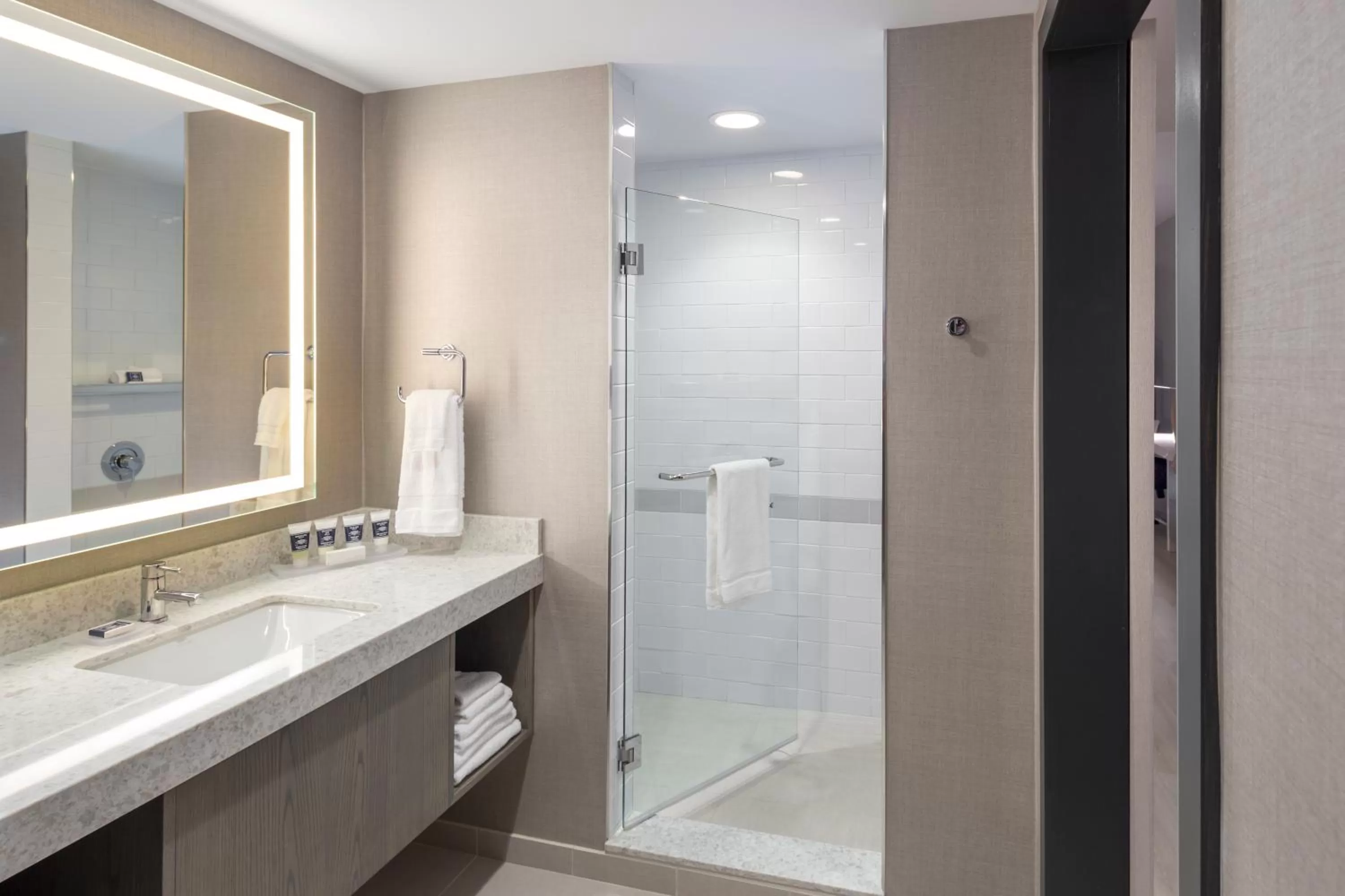 Deluxe King Room - Mobility Access/Non-Smoking in The Summit Hotel