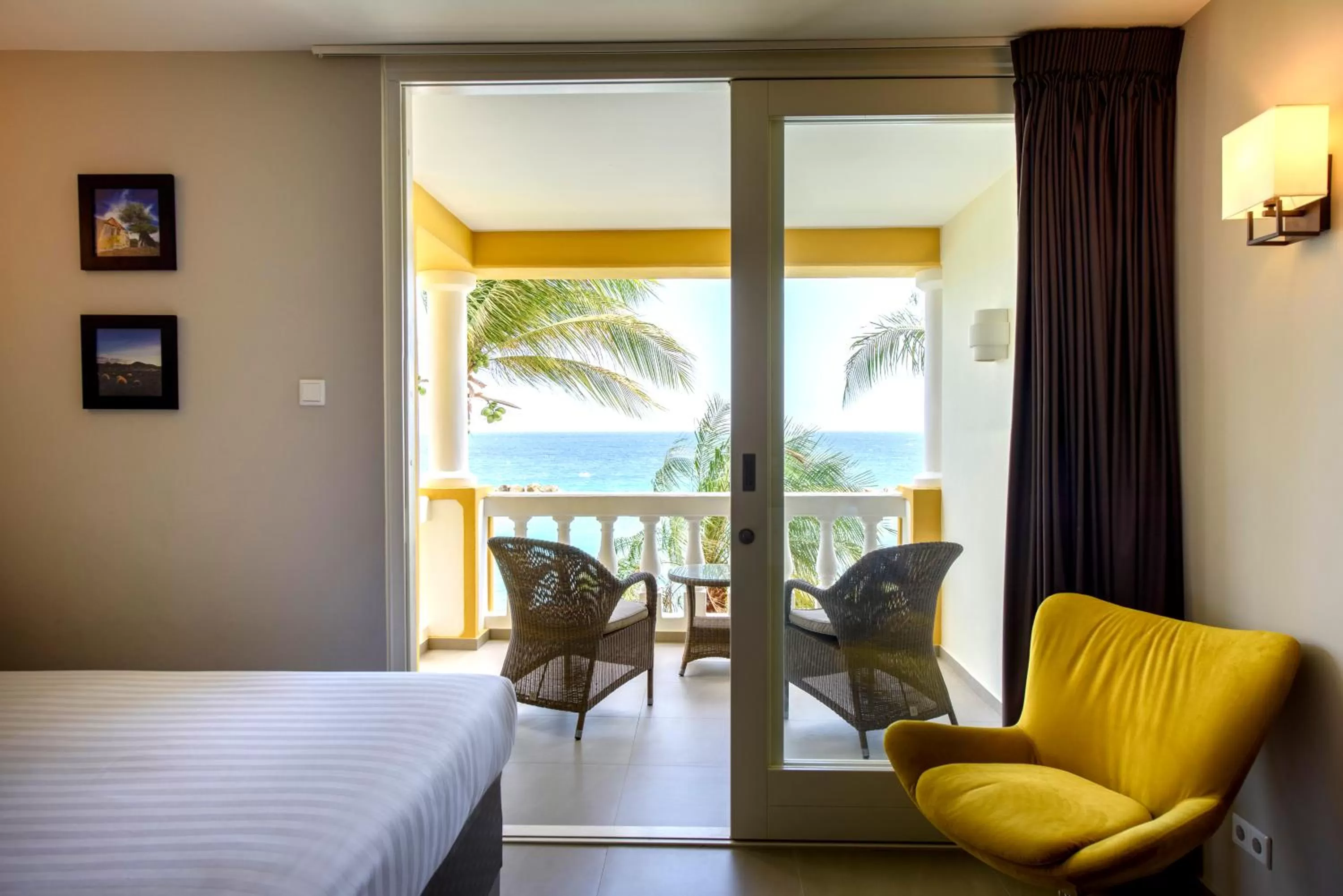 La Belle Alliance Room - Oceanfront in Curacao Avila Beach Hotel