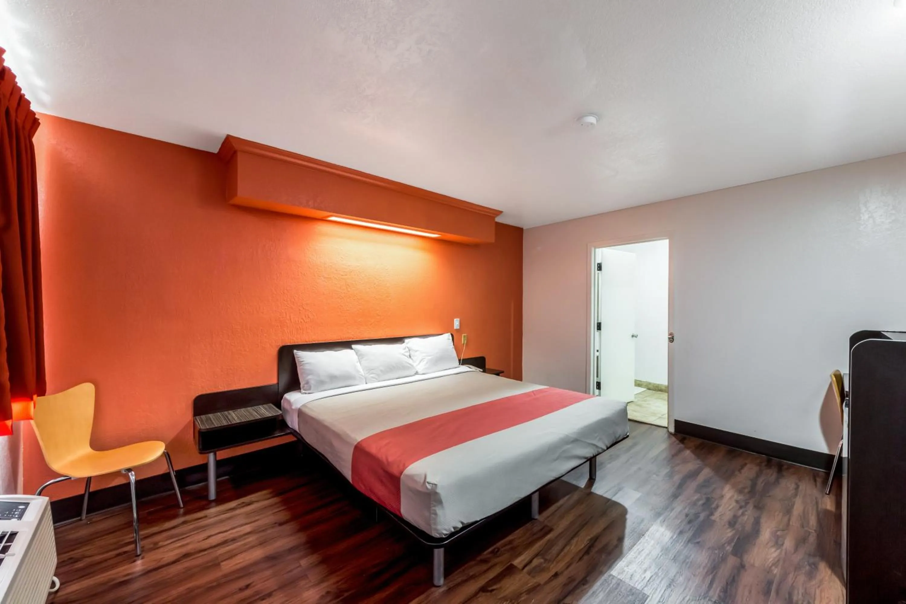 King Room - Non-Smoking in Motel 6 San Antonio, TX - Frost Bank Center