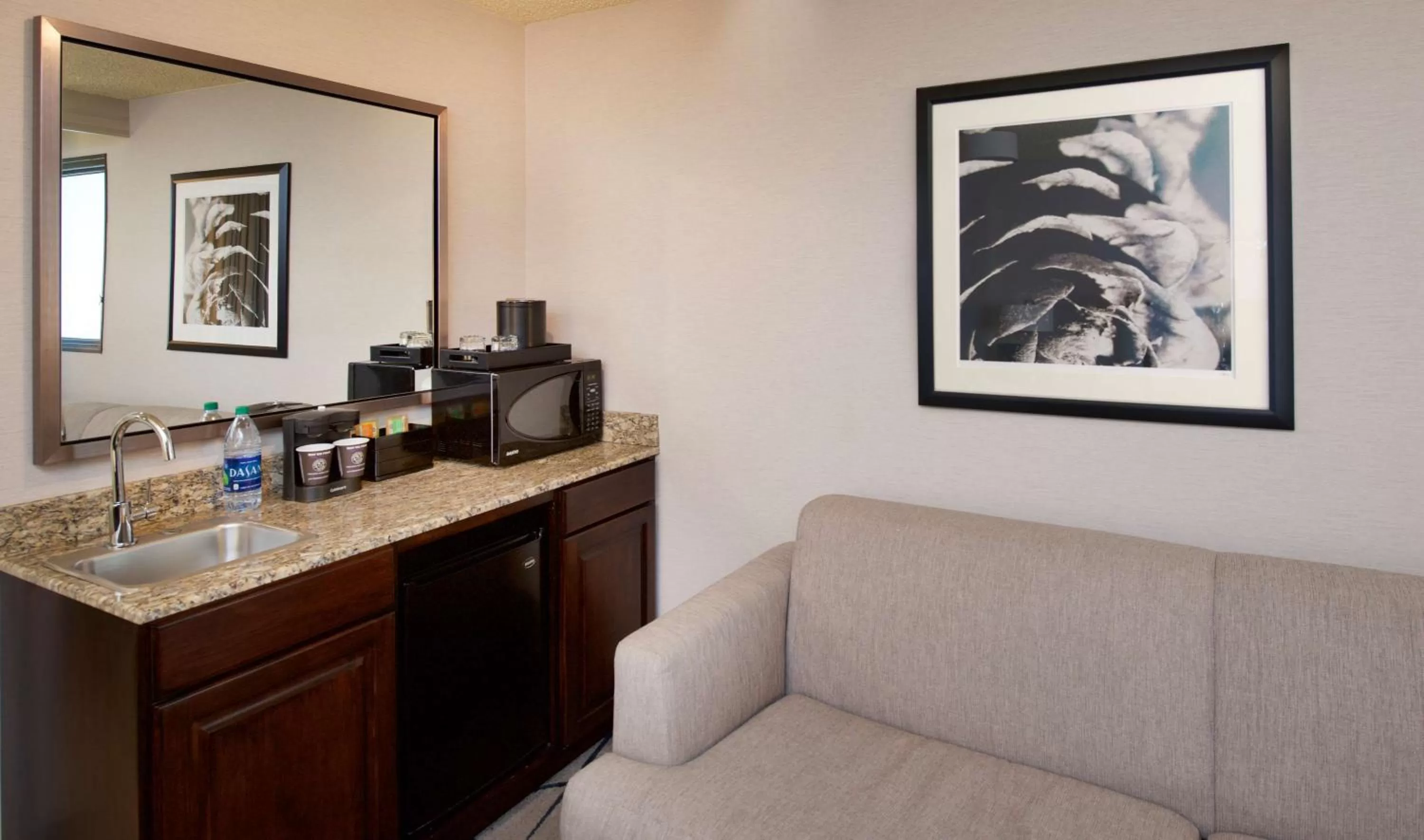 King Suite with Whirlpool in Embassy Suites by Hilton Portland Washington Square