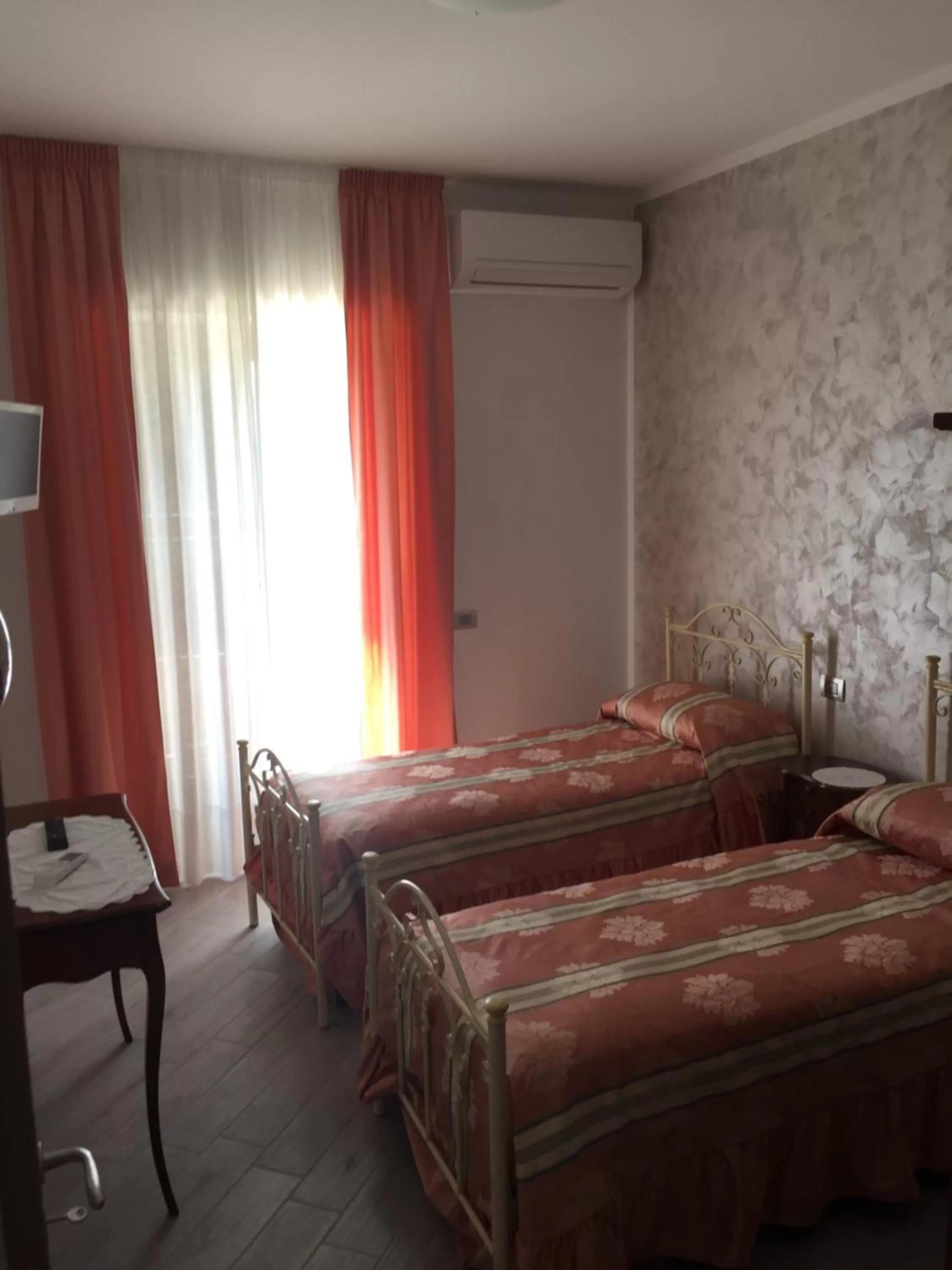 Twin Room - single occupancy in San Michele