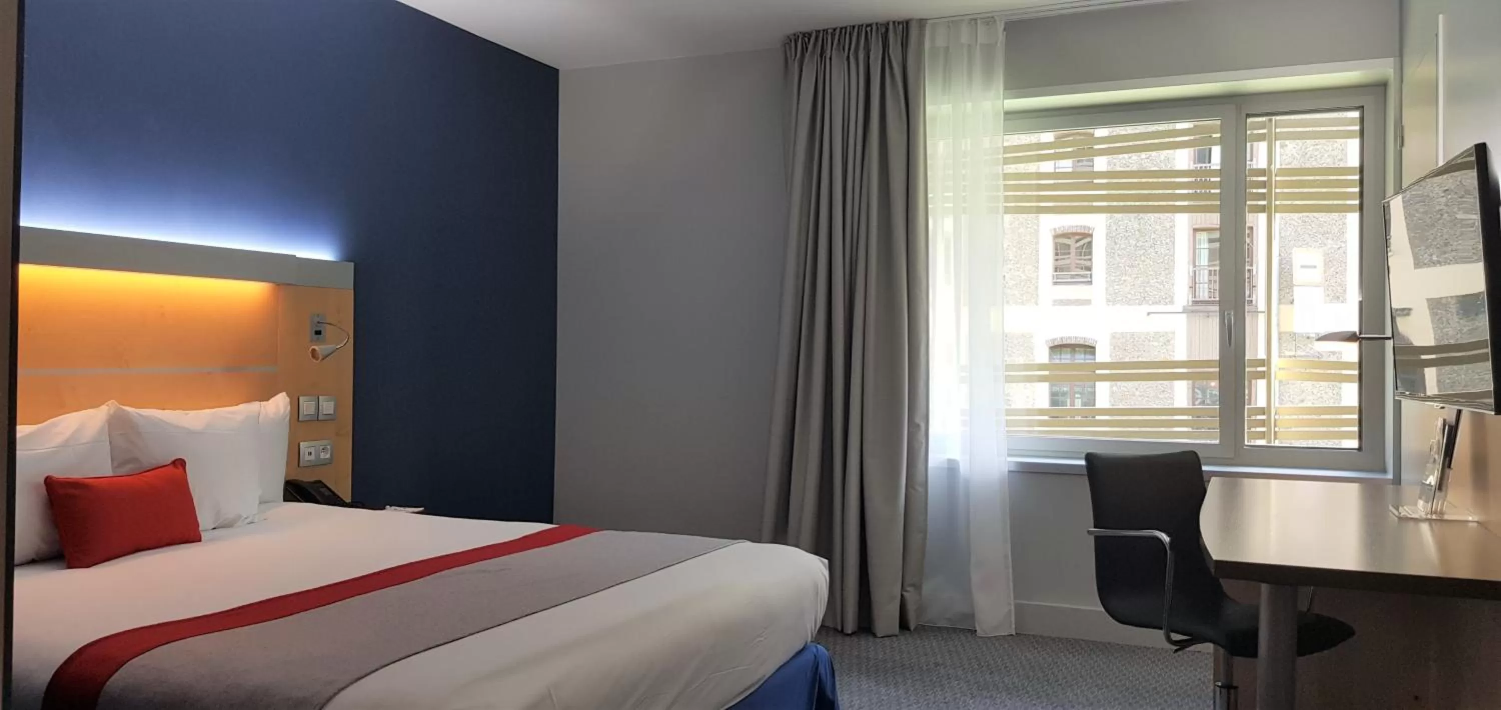 Standard Room in Holiday Inn Express Paris-Canal De La Villette, an IHG Hotel
