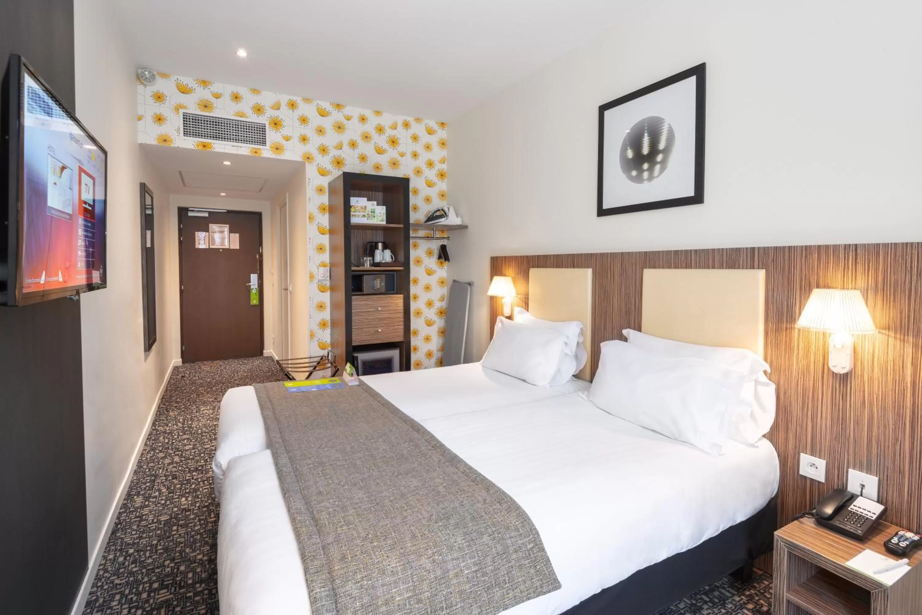 Standard Room with Two Single Beds in Holiday Inn Paris Opéra - Grands Boulevards by IHG