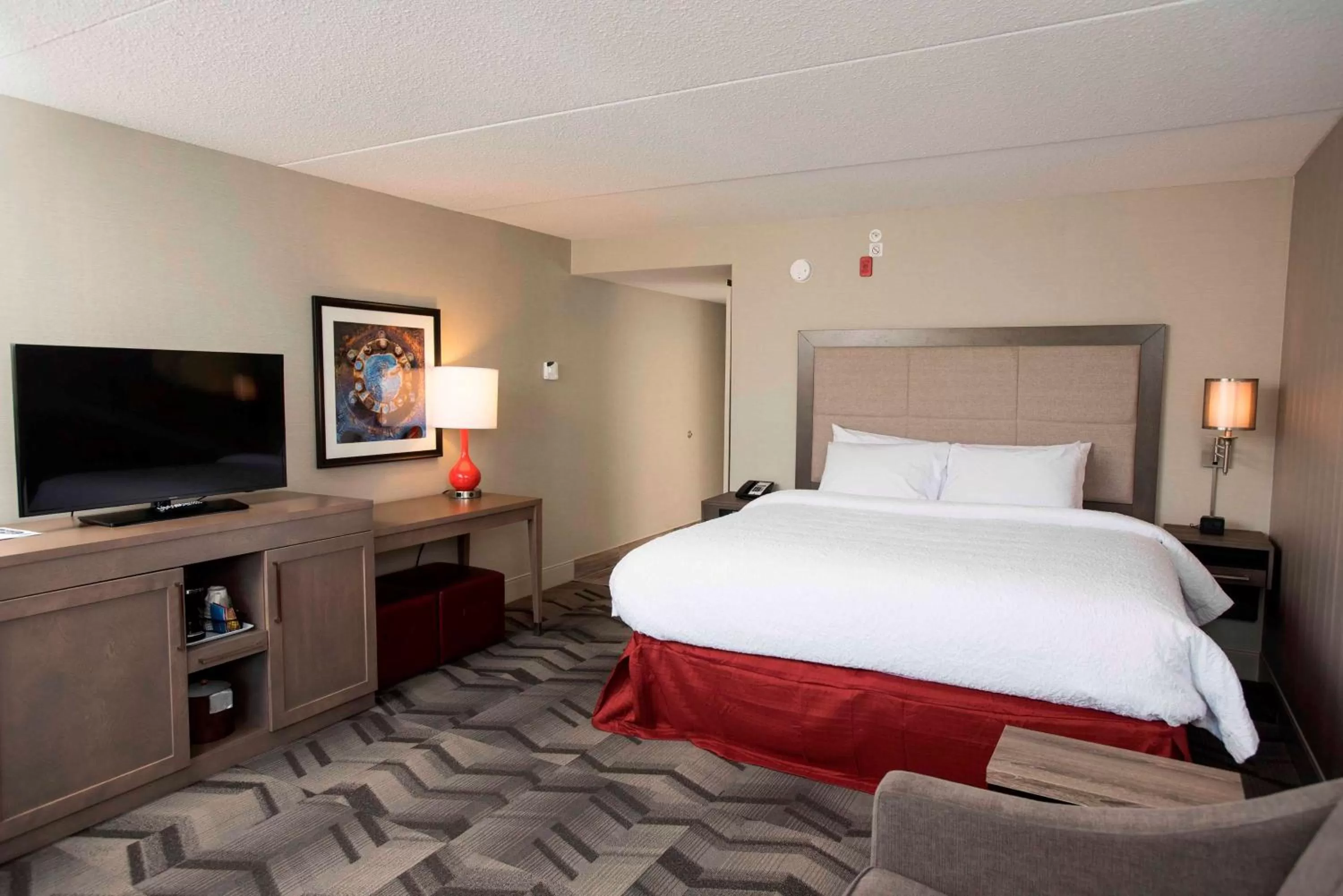King Room - Non-Smoking in Hampton Inn & Suites by Hilton Thunder Bay