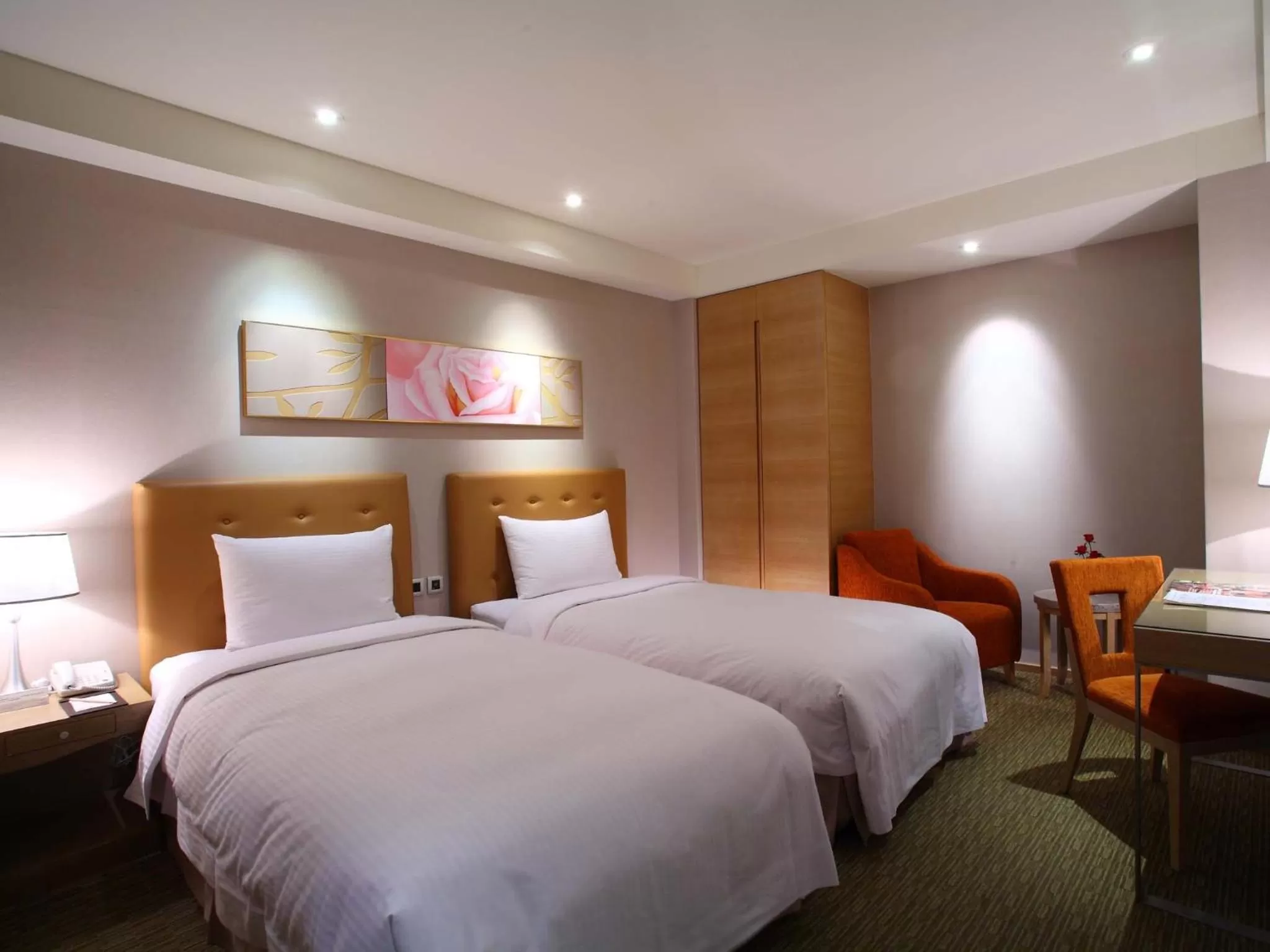 Superior Twin Room in Classic City Resort