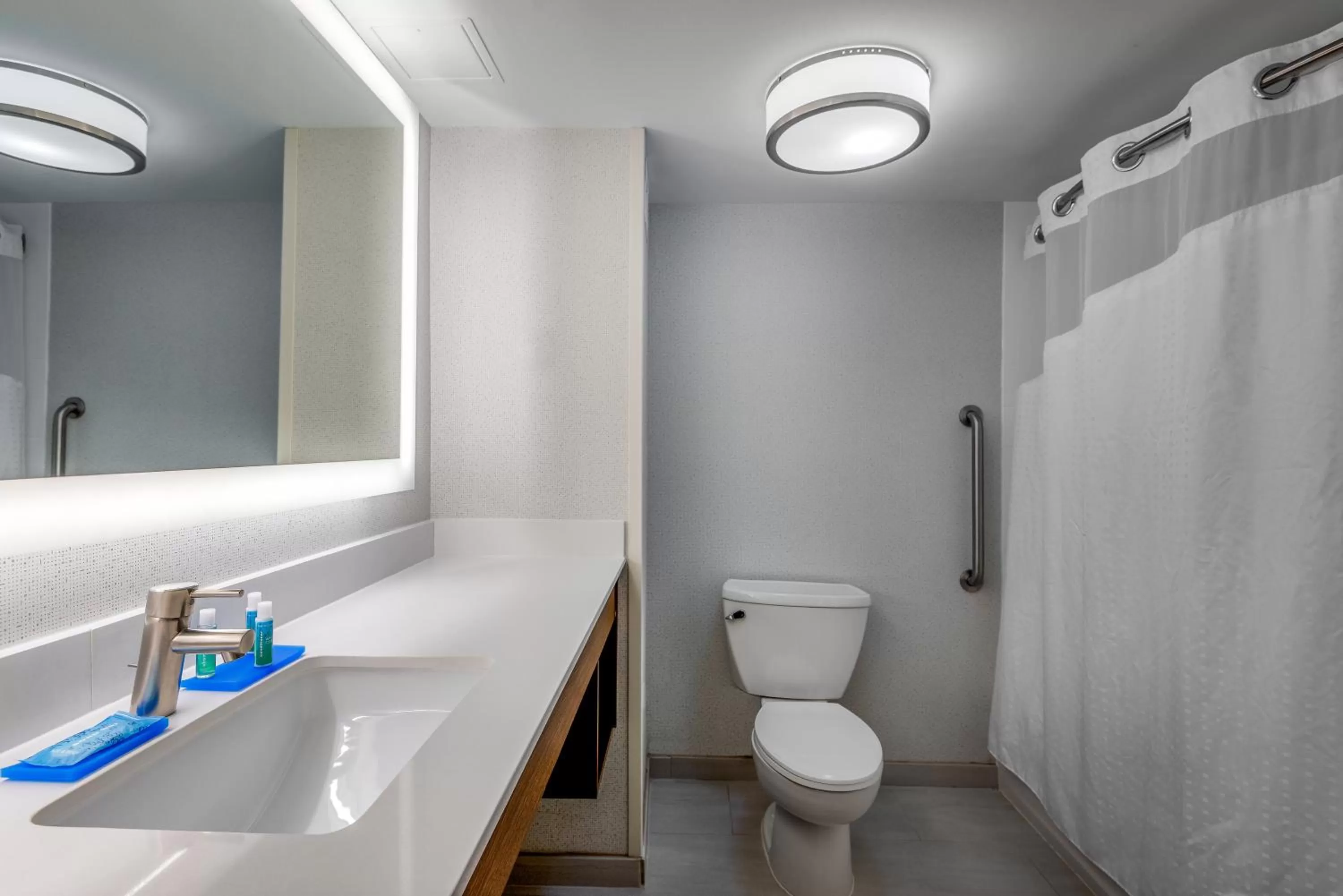 Standard Queen Room with Two Queen Beds in Holiday Inn Express Chapel Hill by IHG