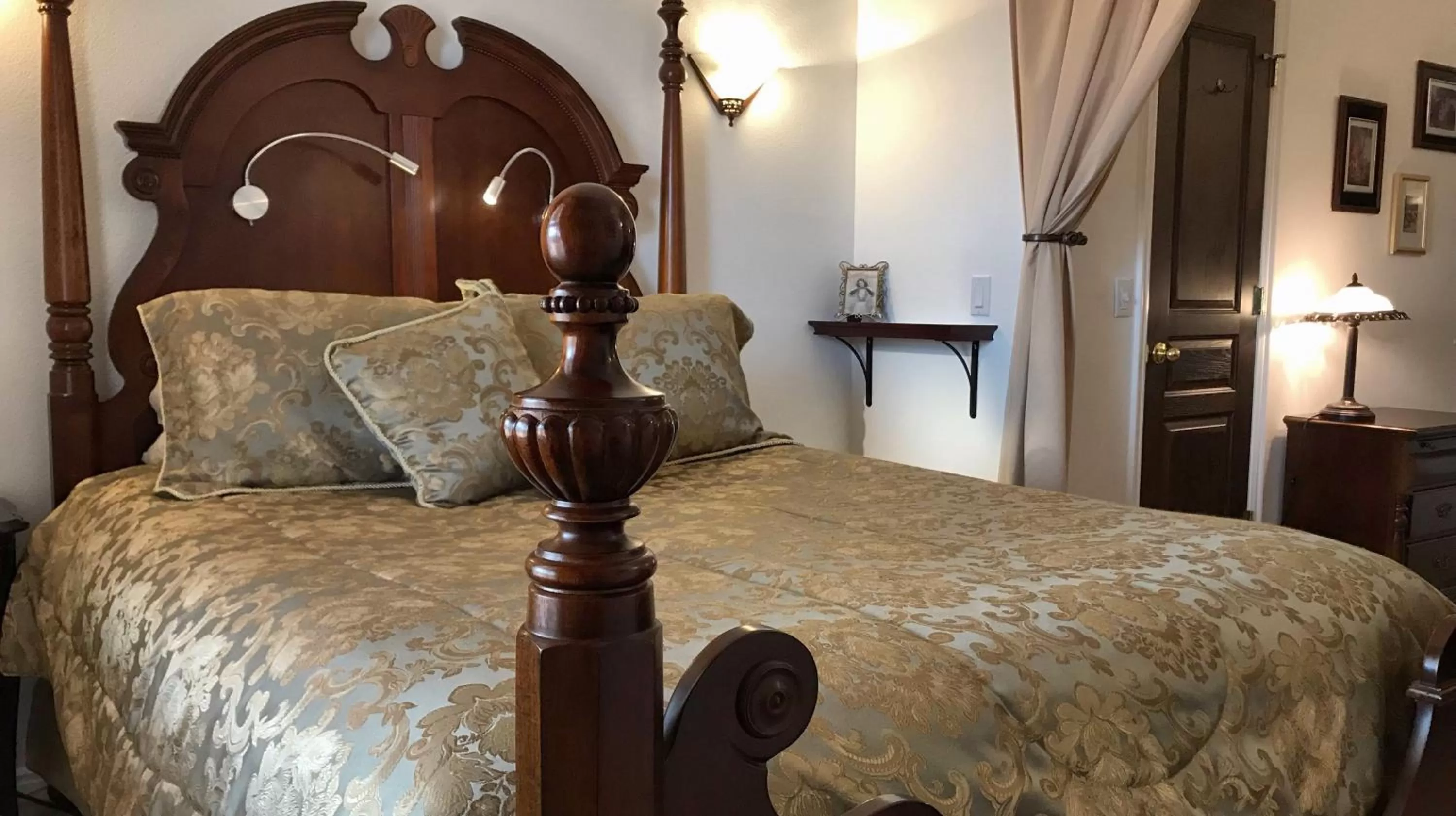 Double Room with Private External Bathroom in Dreamkatchers Lake Powell Bed & Breakfast