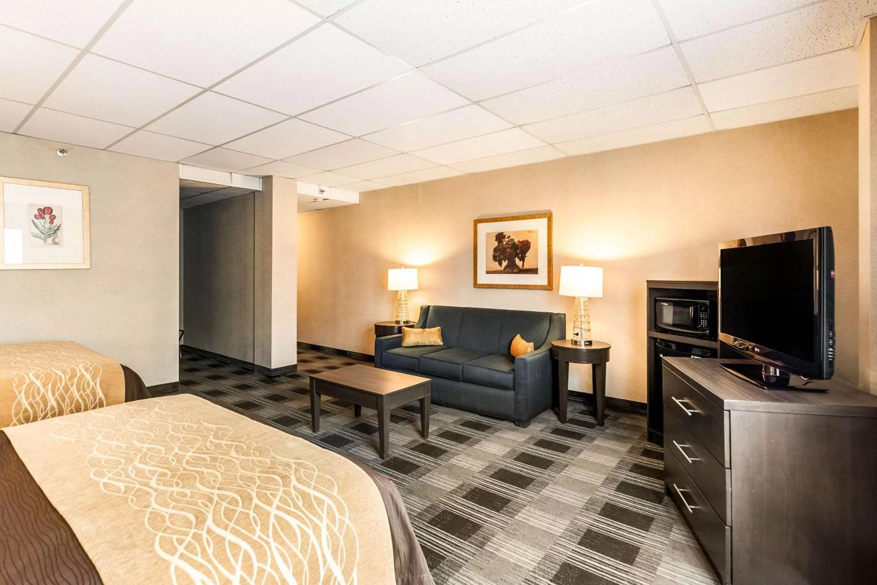 Suite with Two Queen Beds and Sofa Bed  in Comfort Inn Ballston