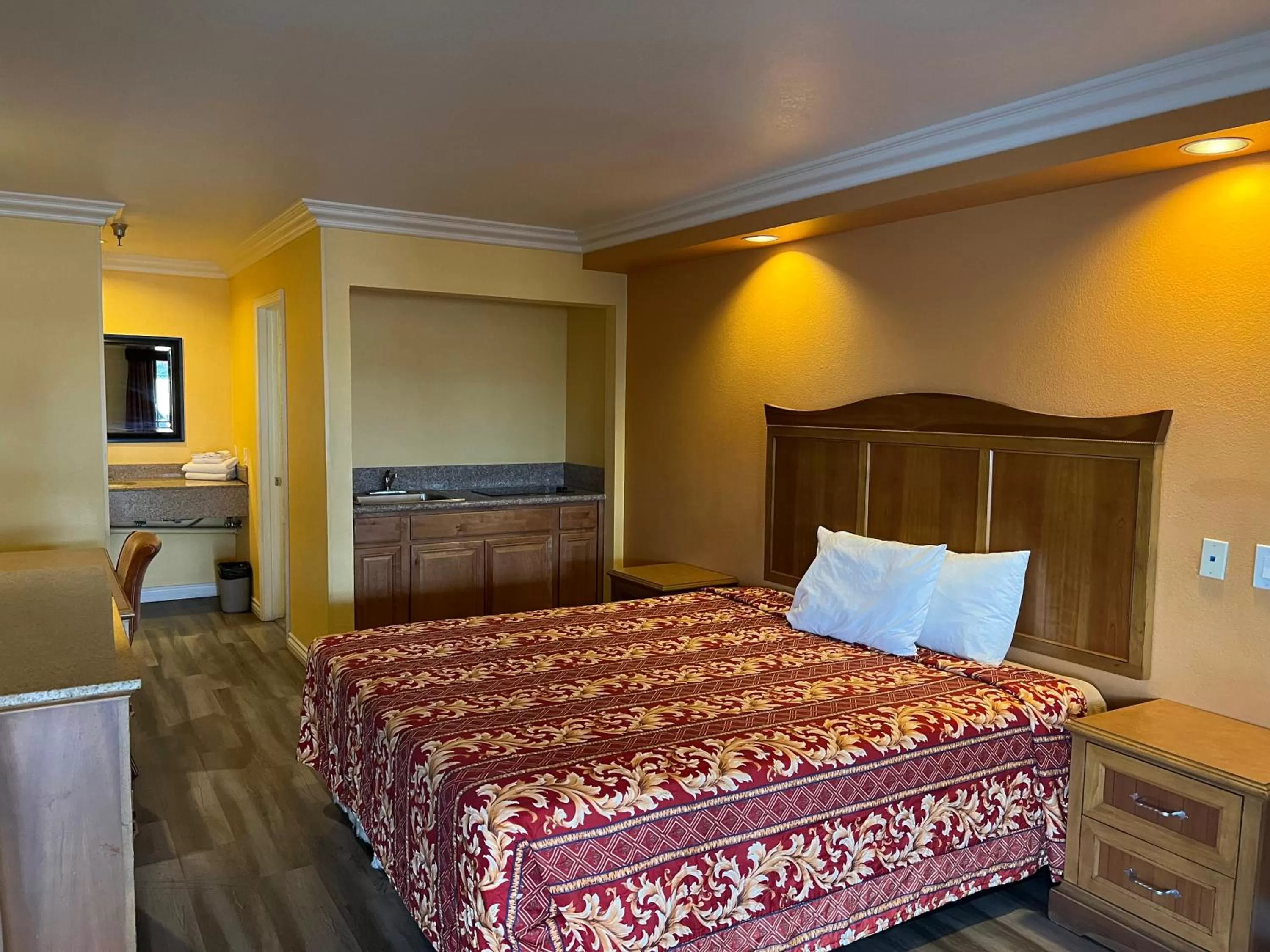 Standard King Room in Industry Inn & Suites