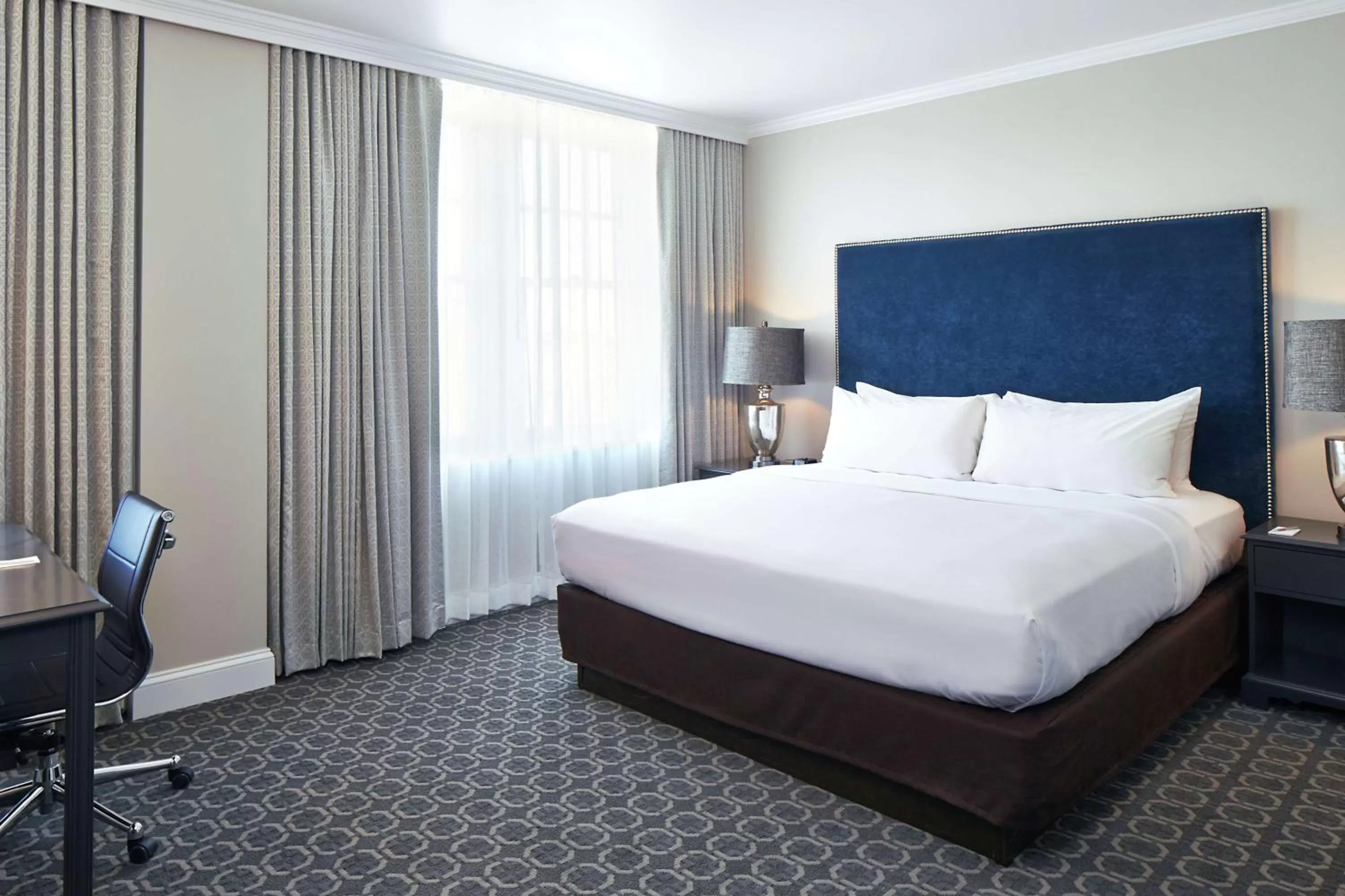 King Room in Redmont Hotel Birmingham - Curio Collection by Hilton