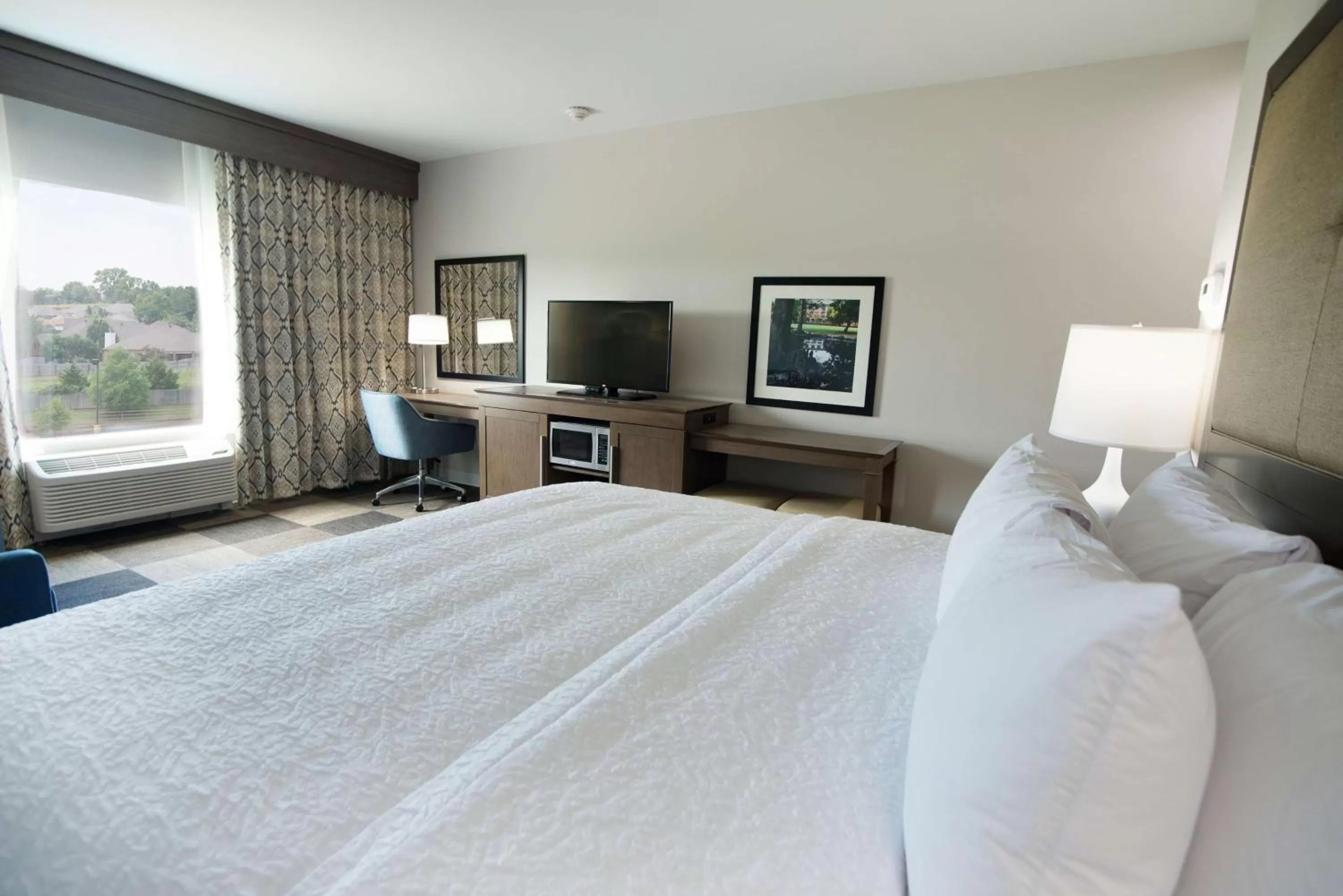 King Room with Sofa Bed - Non-Smoking in Hampton Inn & Suites Stillwater West