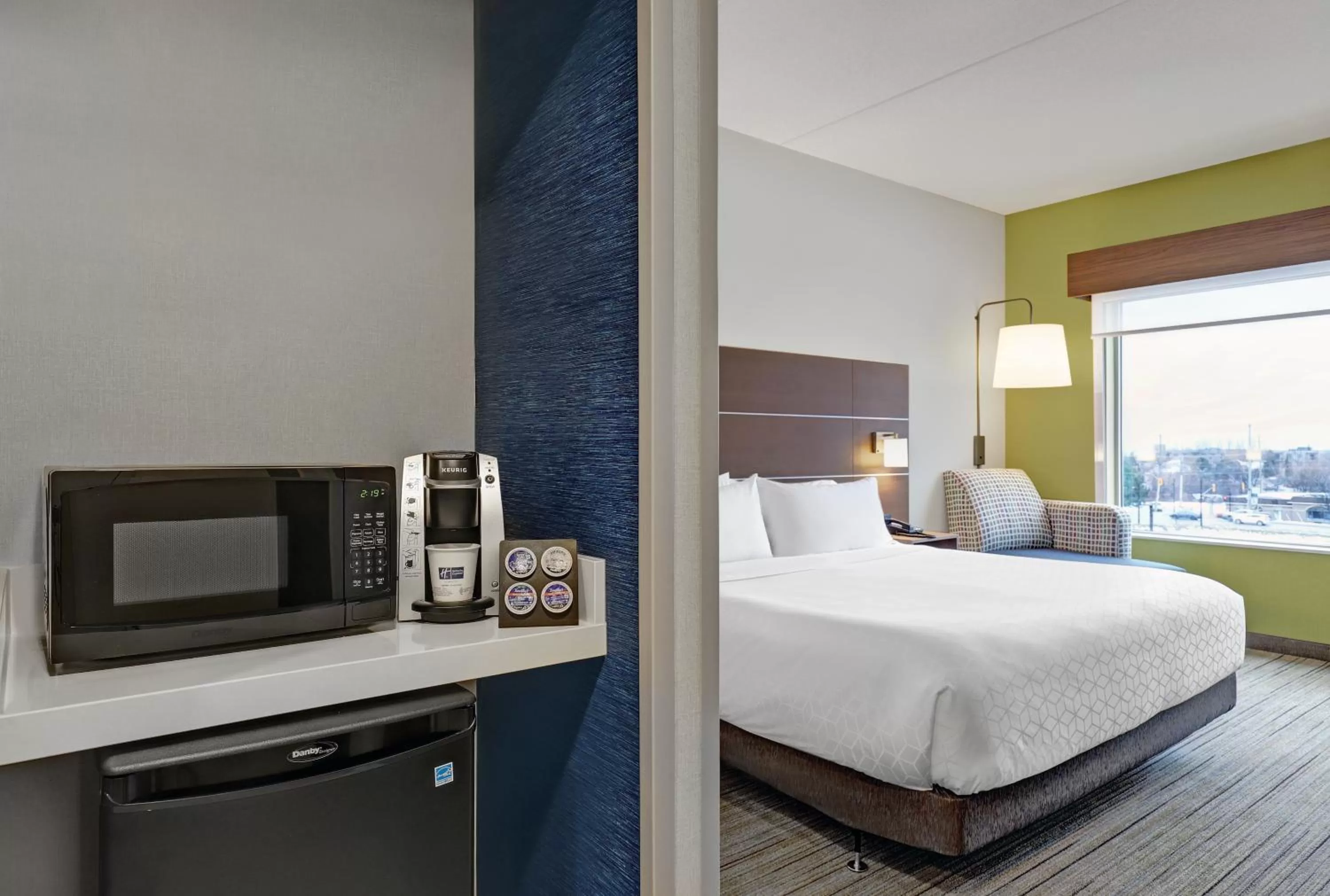 King Room - Hearing Accessible/Non-Smoking  in Holiday Inn Express & Suites - Collingwood