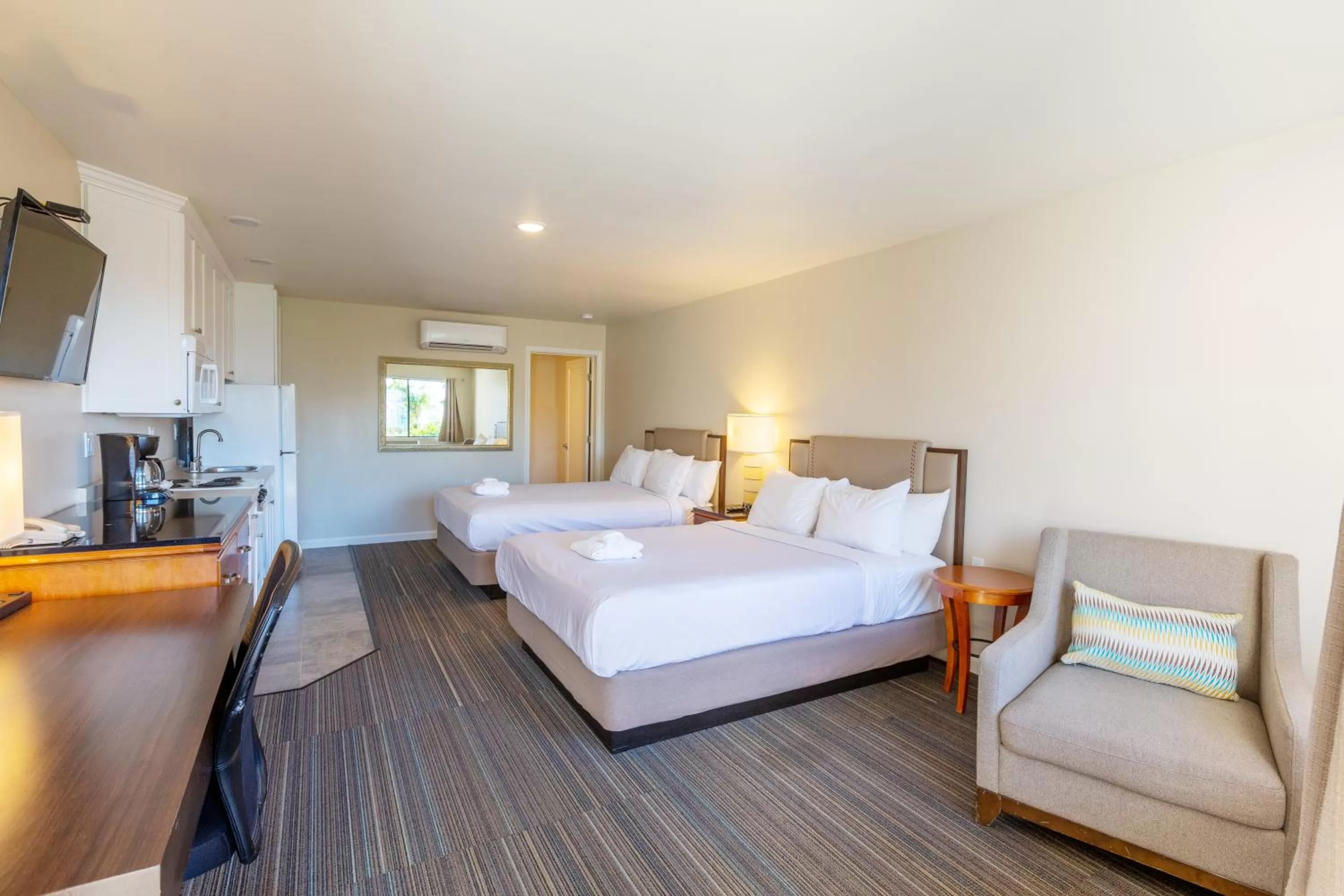 Double Room with Kitchenette and Patio in Moonlight Beach Motel