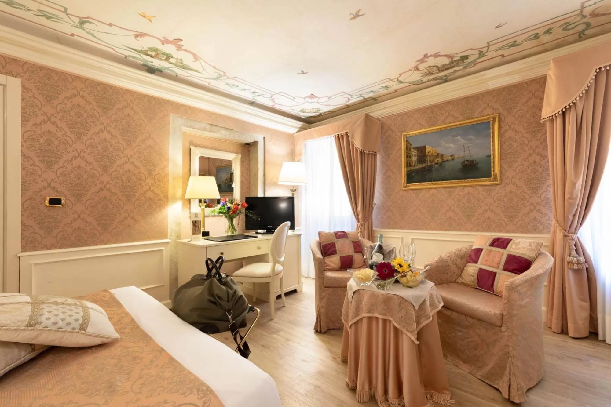 Deluxe Double Room with Canal View in Duodo Palace Hotel