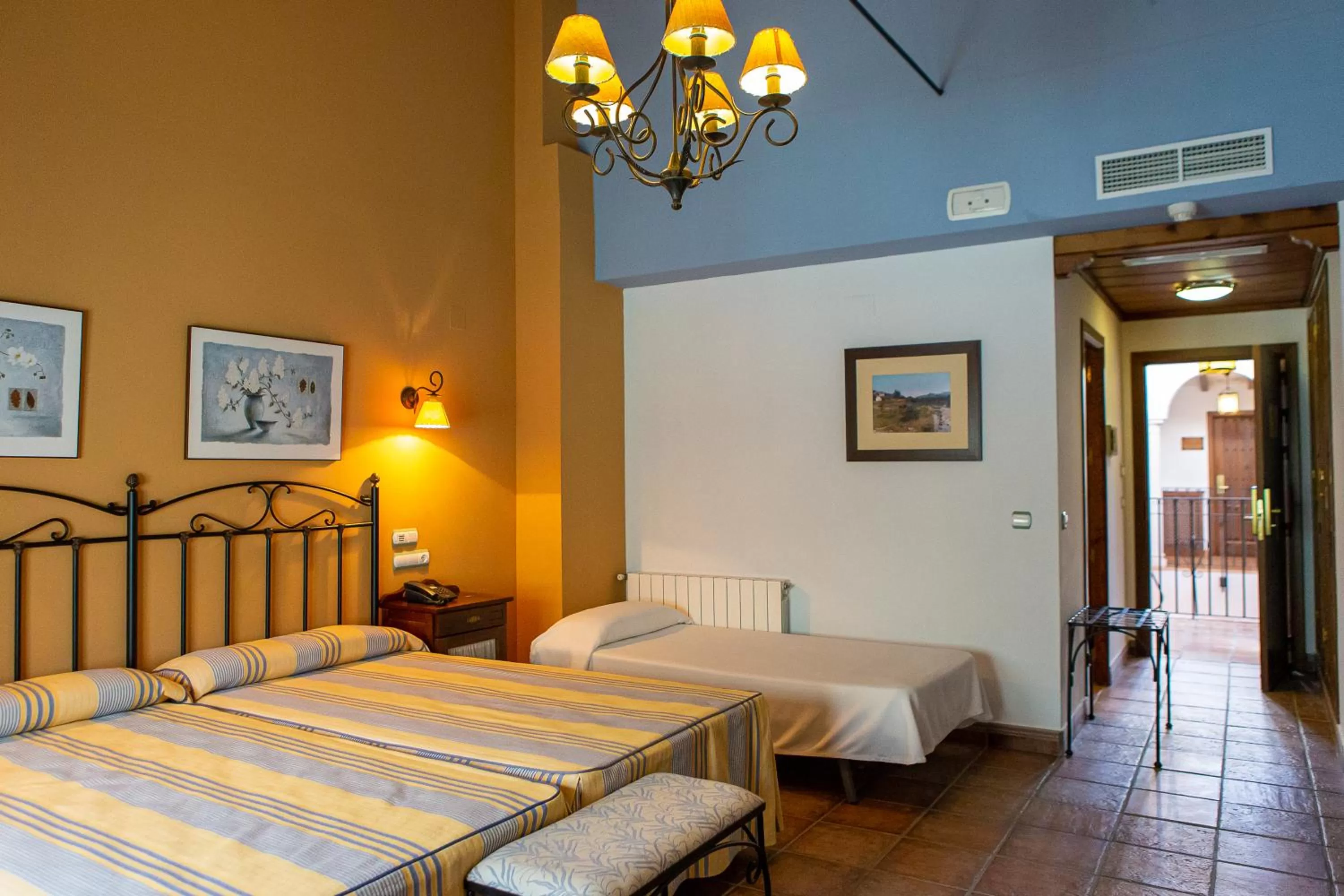 Twin Room with Extra Bed in Huerta de las Palomas