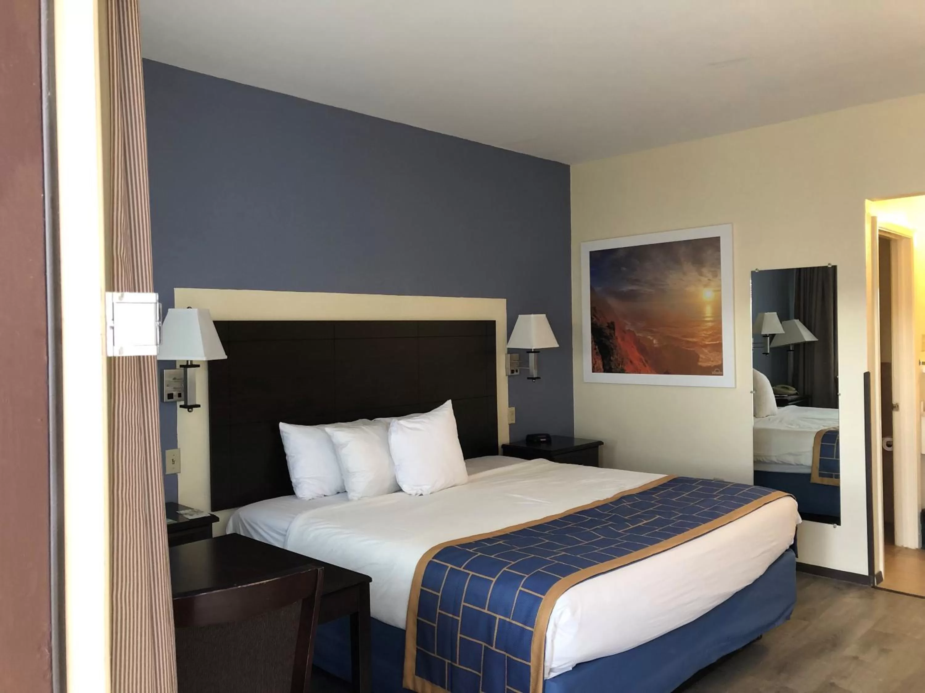 Queen Room - Non-Smoking in Days Inn by Wyndham Grants