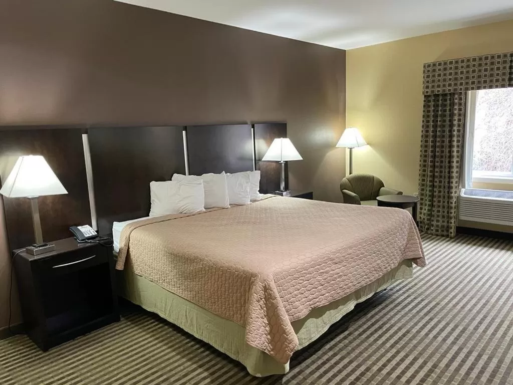 Deluxe King Suite in Whitney Inn & Suites