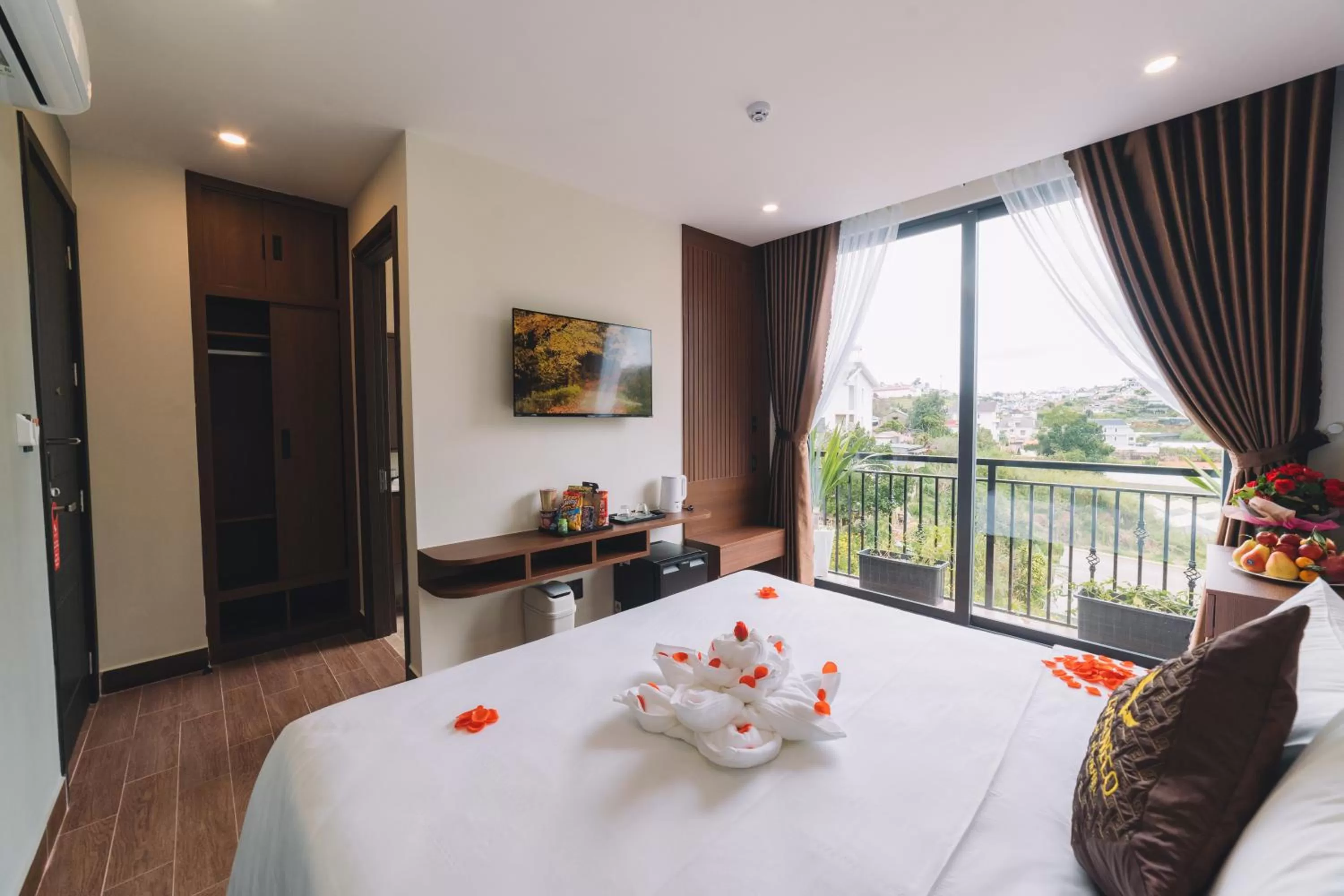Deluxe Double Room in GREENECO DA LAT HOTEL - Khách sạn Green Eco Đà Lạt