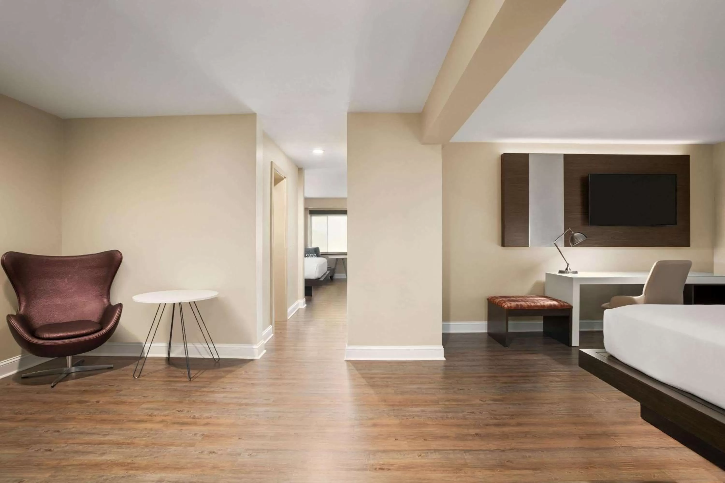 2 King Beds, Executive Suite, Non-Smoking in Wyndham Newport Hotel