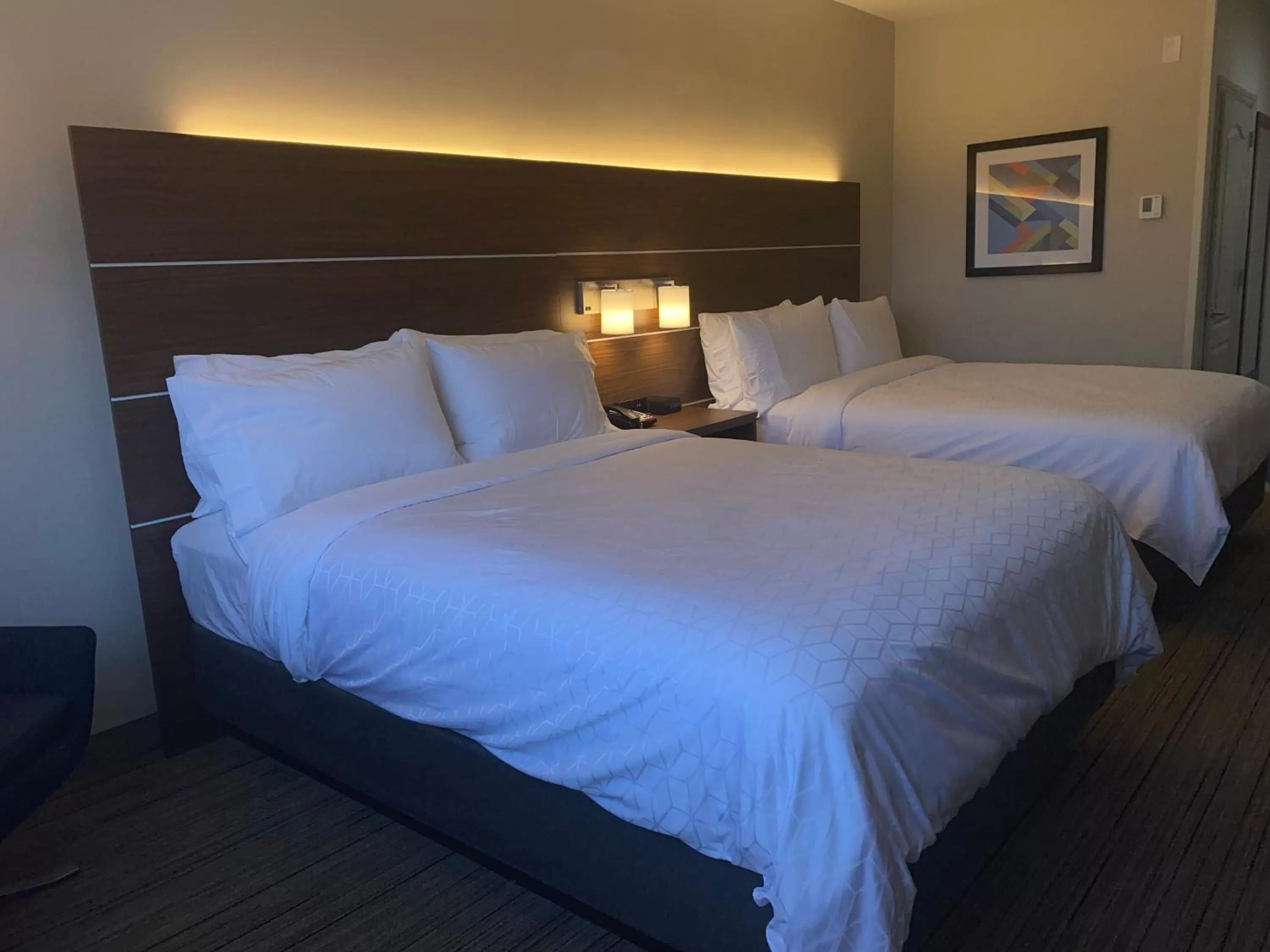 Queen Room with Two Queen Beds - Non-Smoking in Hotel Fairchild
