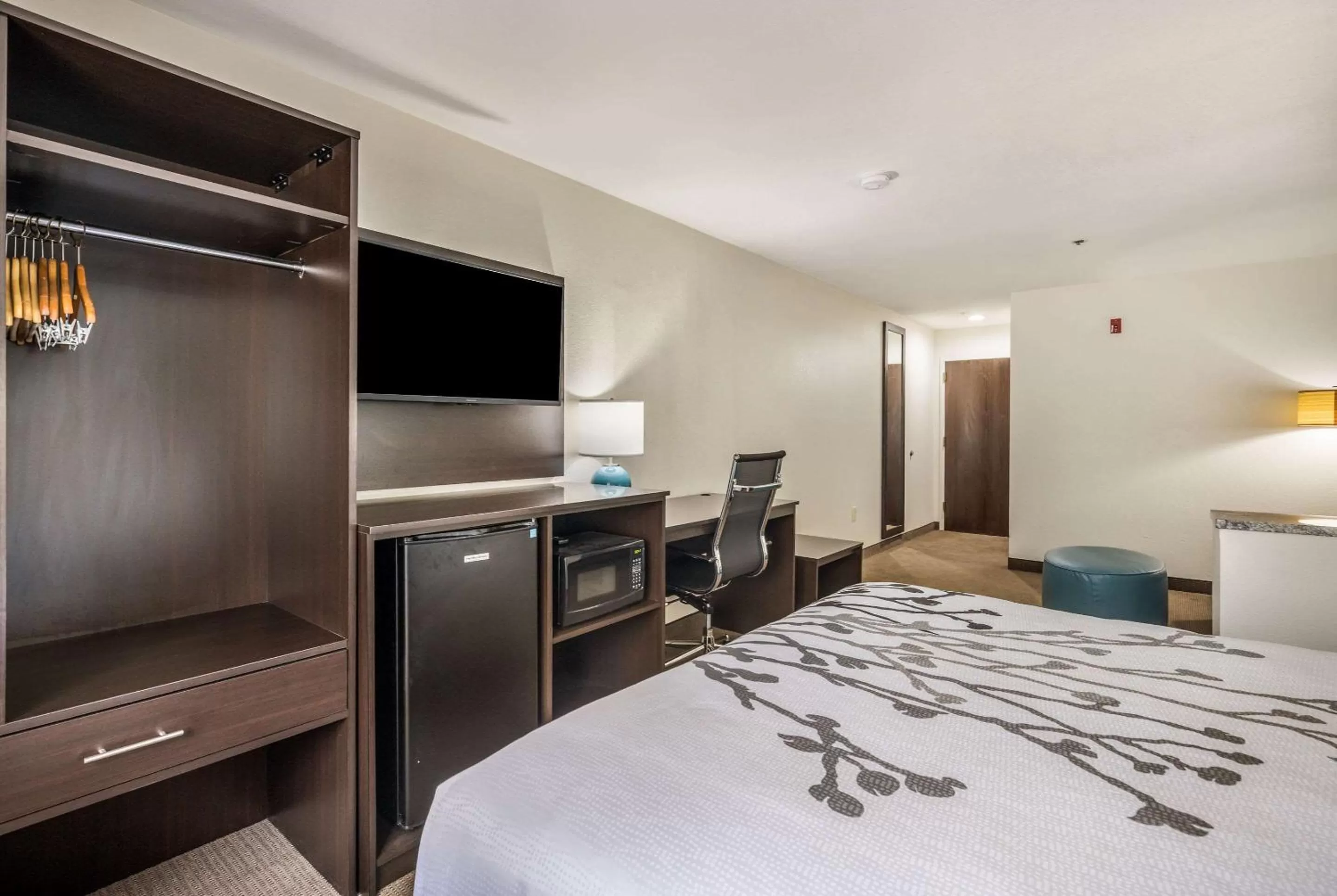 Queen Suite with Sofabed - Non Smoking in Sleep Inn & Suites Tallahassee-Capitol