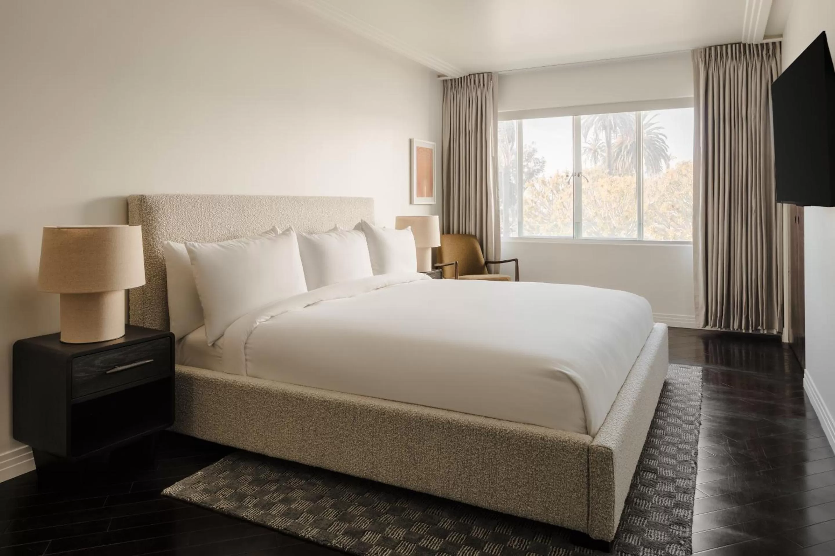 Deluxe King Suite in Sonder The Beacon