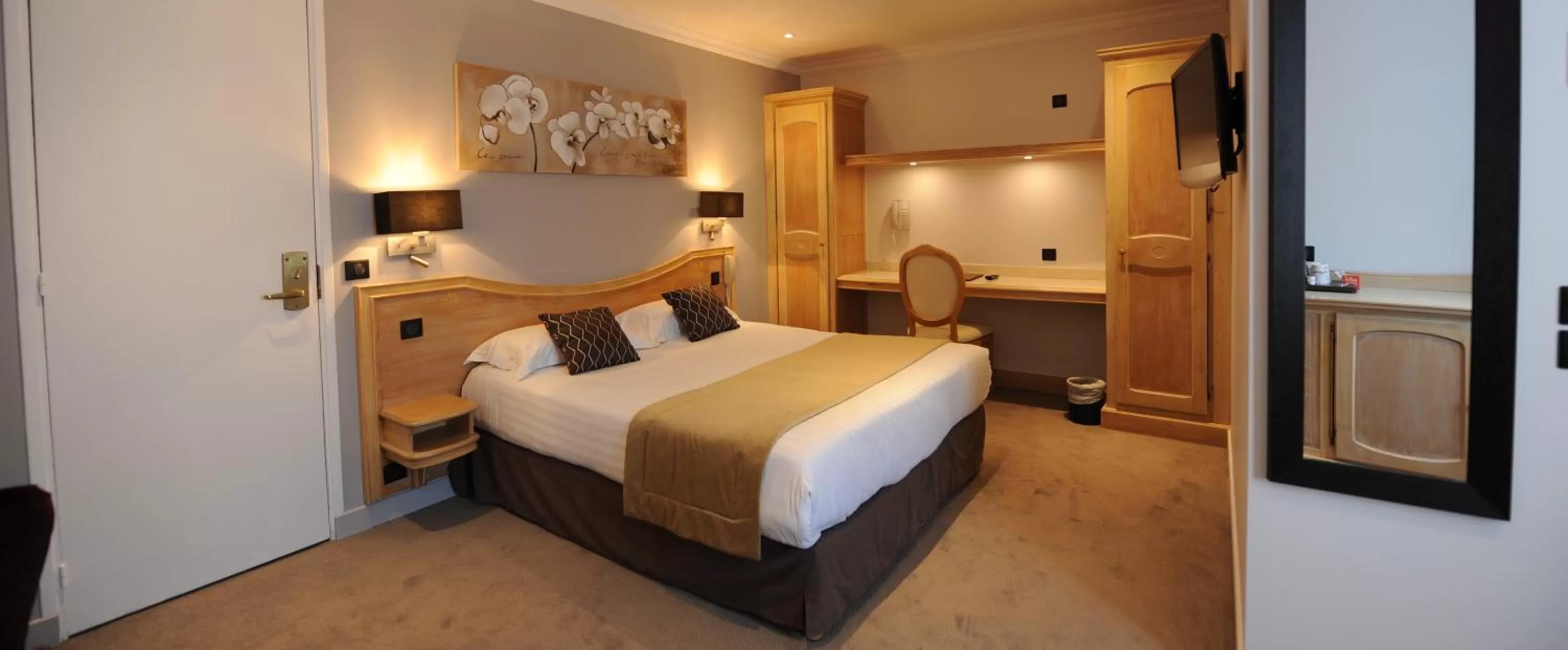 Deluxe Double Room in Hôtel Du Midi Paris Montparnasse