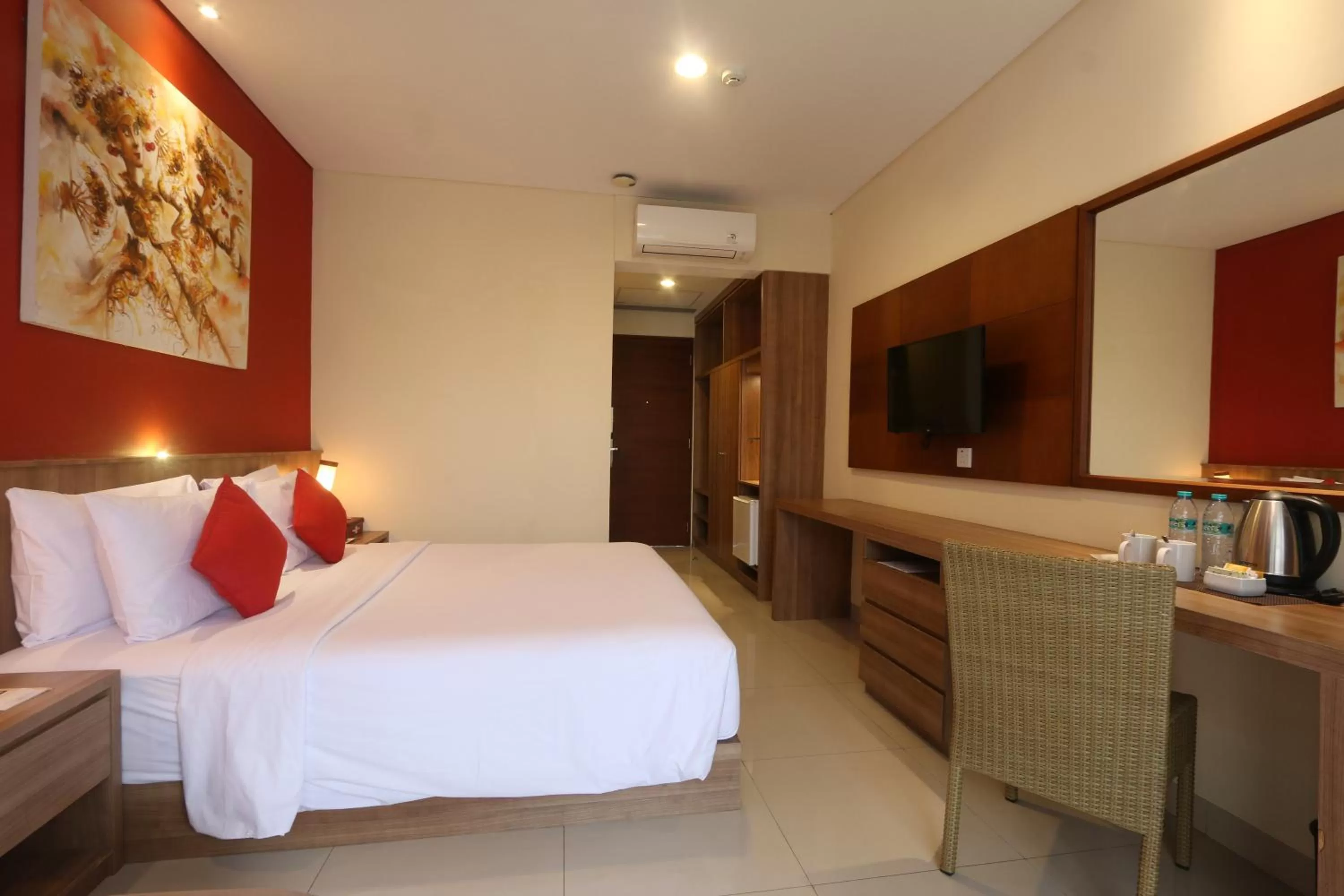Deluxe Premier Room, Double Bed with Pool View in Grand La Walon Hotel