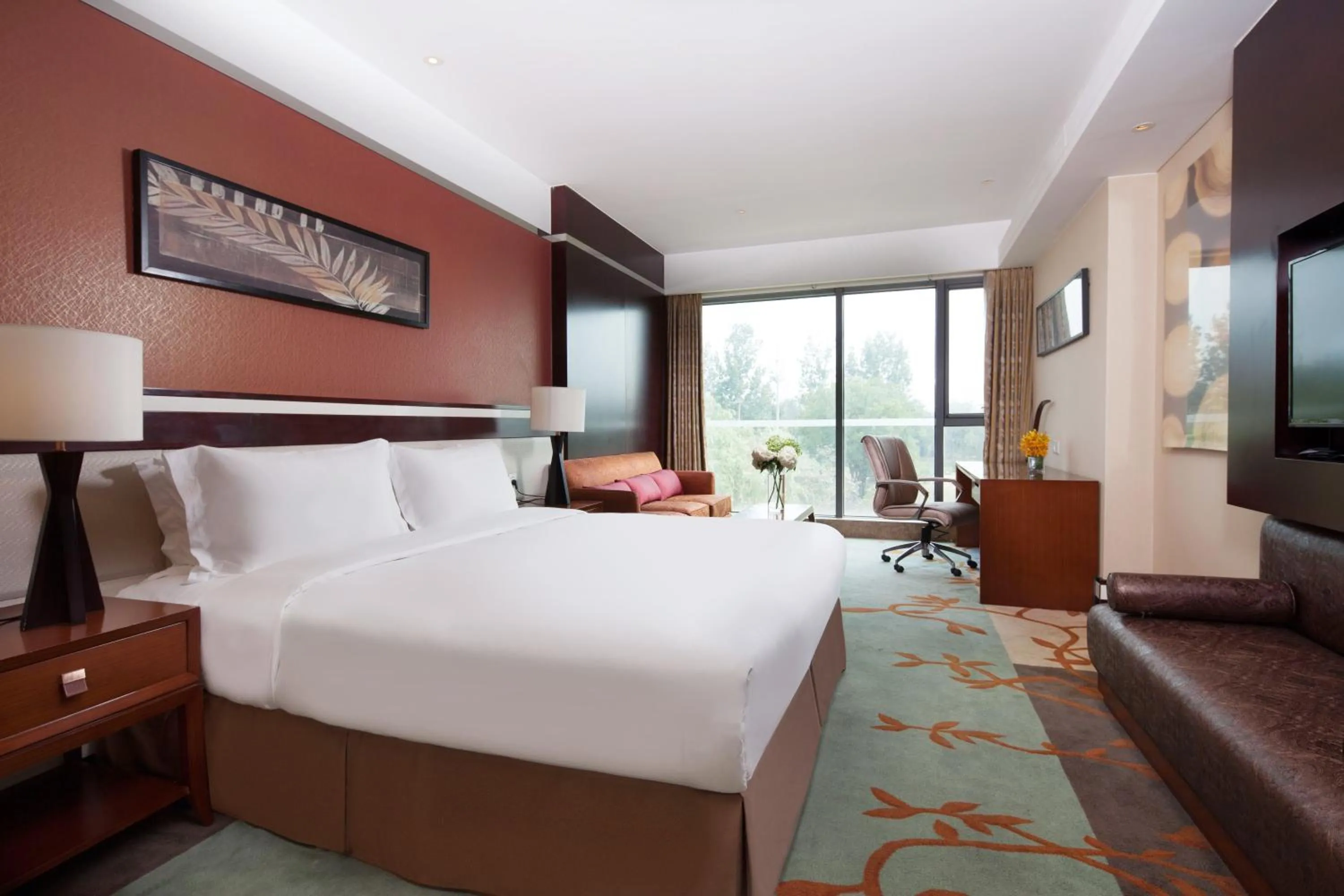 Premium King Room - High Floor in Holiday Inn Beijing Shijingshan Parkview by IHG