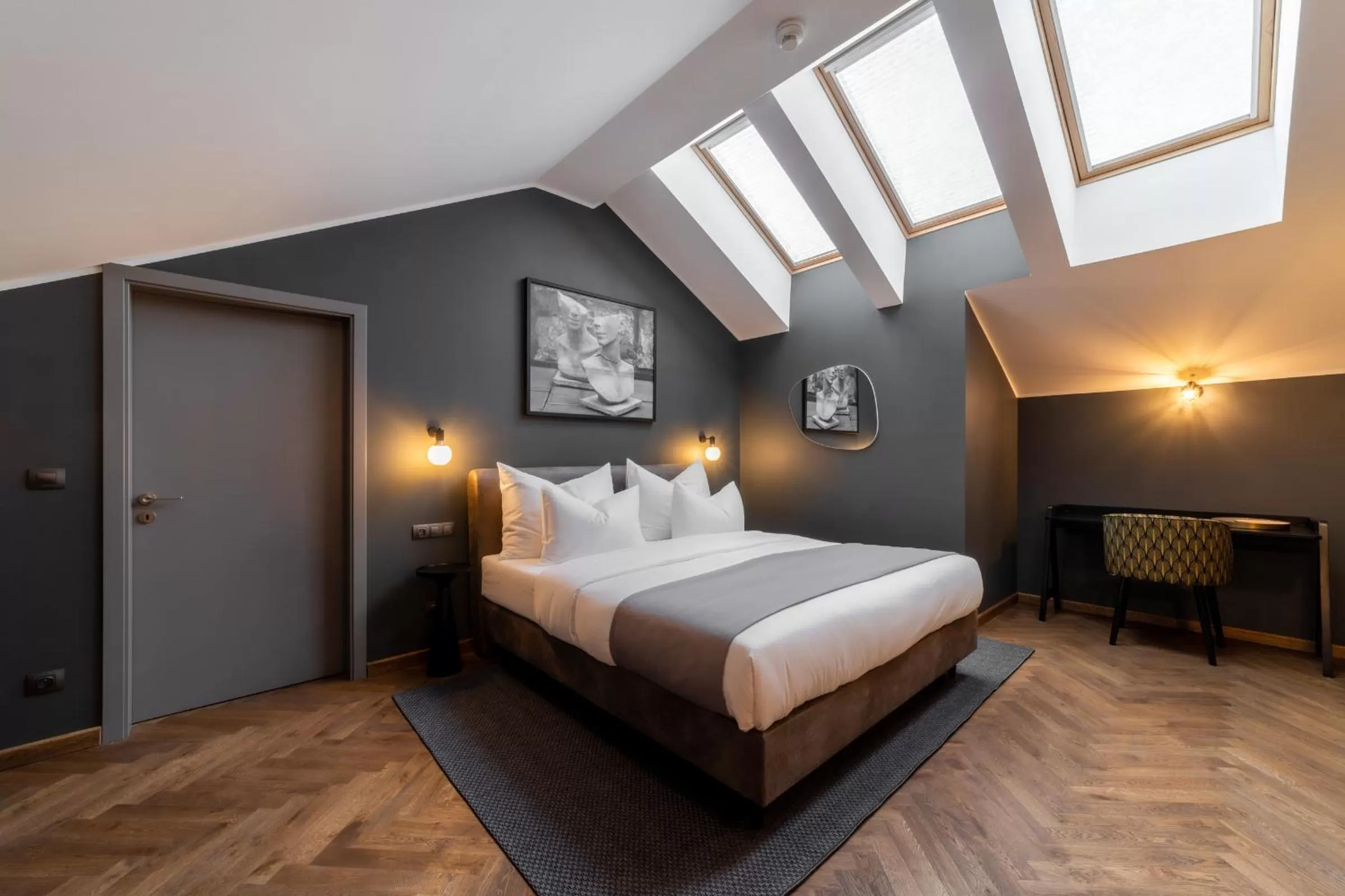 Suite with Balcony in The Viaduct - Suites & More