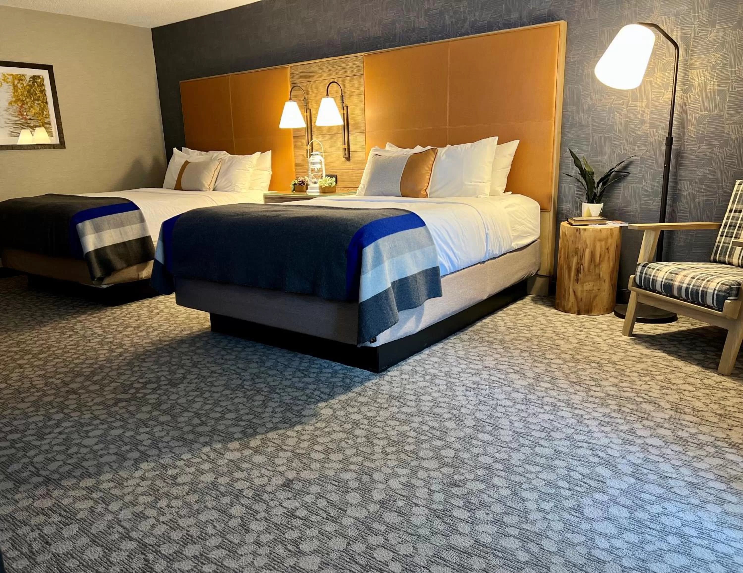 Deluxe Queen Room with Two Queen Beds in Riverhouse Lodge