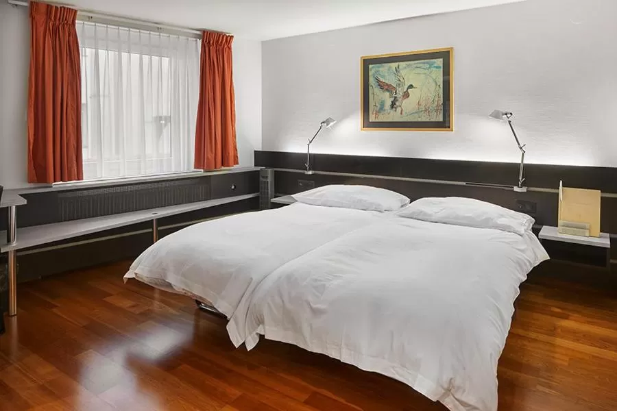 Quiet 2-Bedroom Suite in Hotel du Commerce