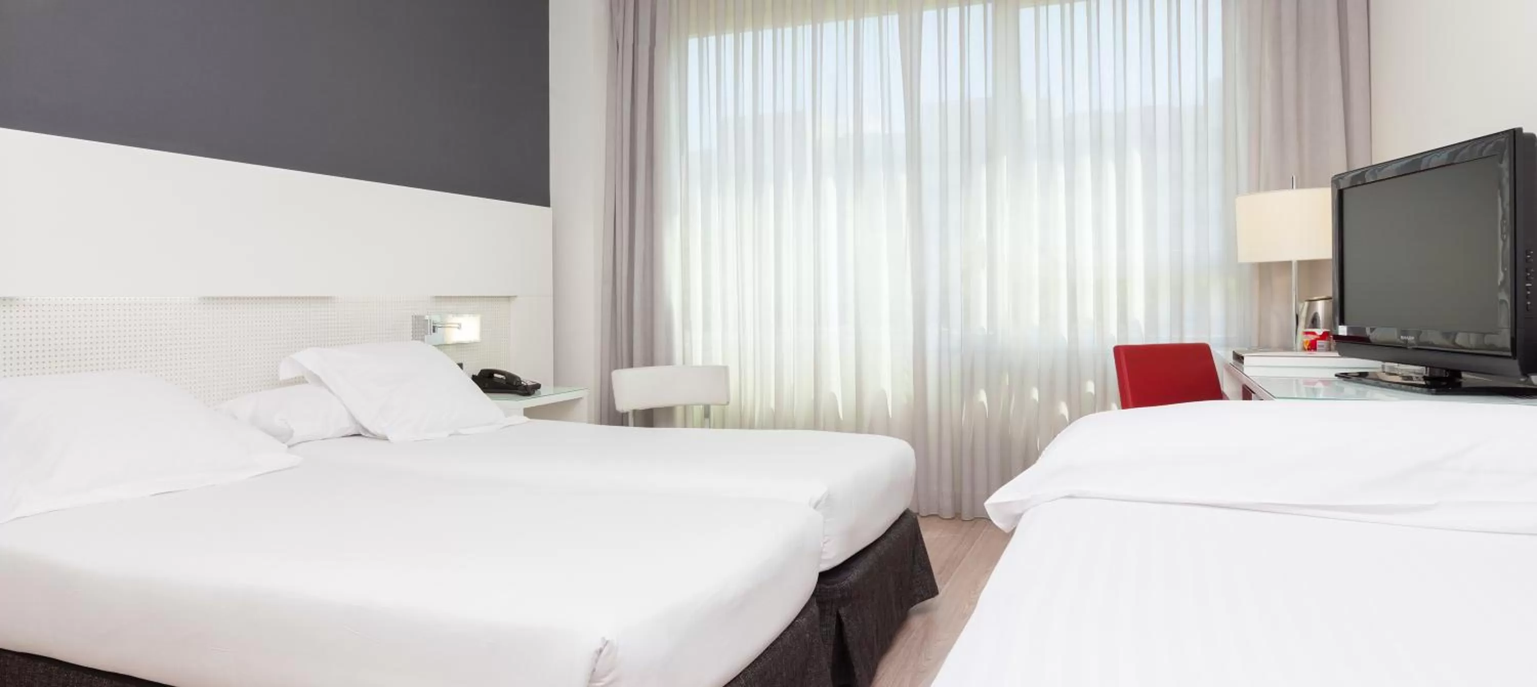 Triple Room with free airport shuttle in Axor Feria