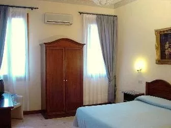 Classic Double or Twin Room in Hotel Florida
