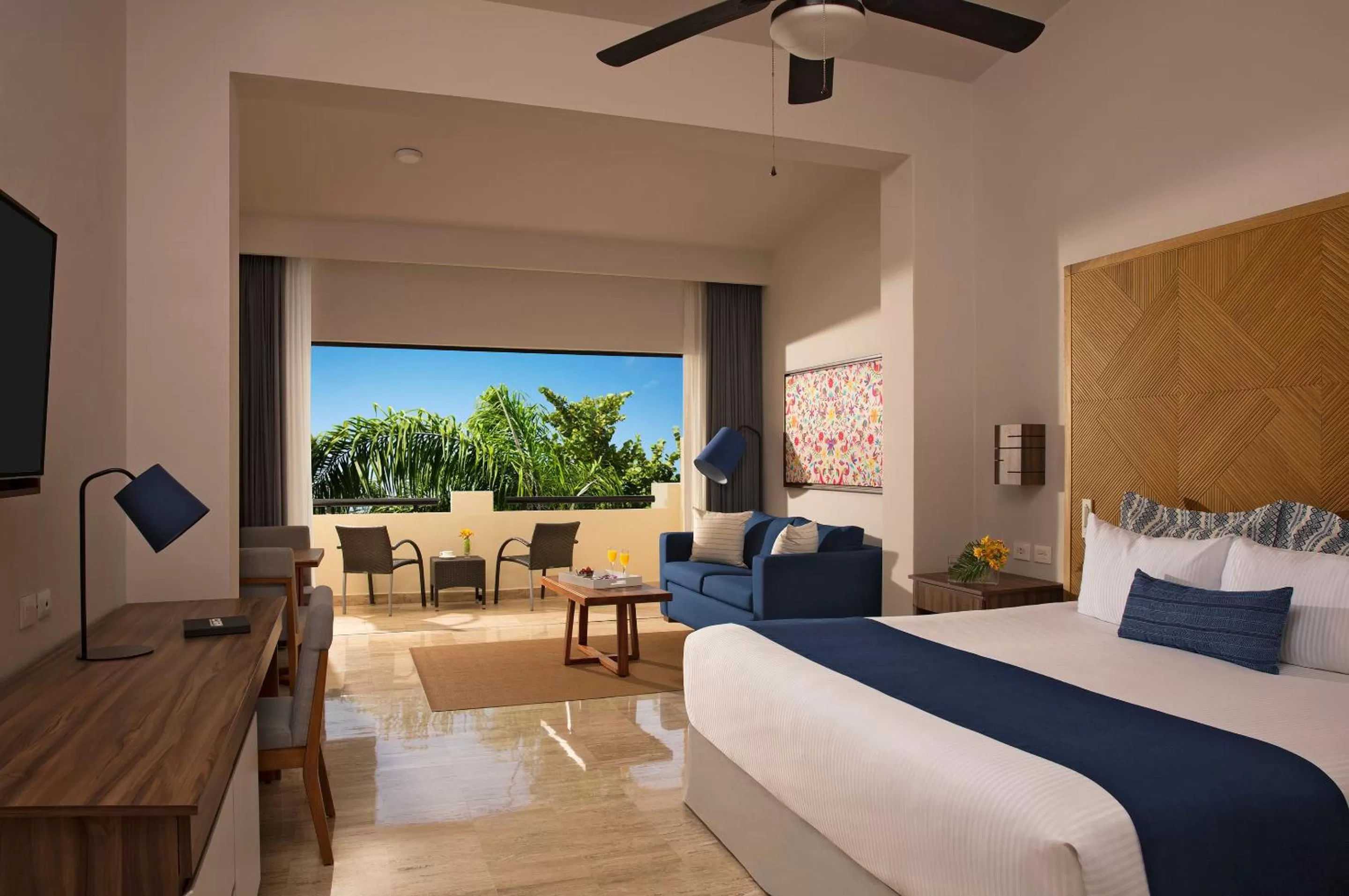 Preferred Club Junior Suite Tropical View King- - single occupancy in Dreams Sapphire Resort & Spa