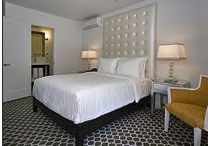 Queen Room in L.A. Sky Boutique Hotel