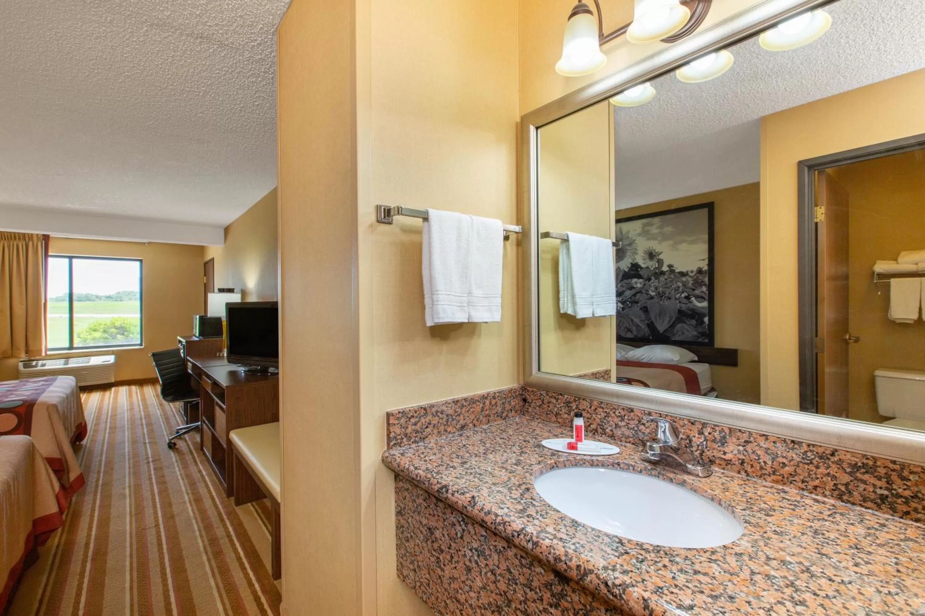 Studio Suite with 2 Queen Beds, Non-Smoking in Super 8 by Wyndham Salina I-70